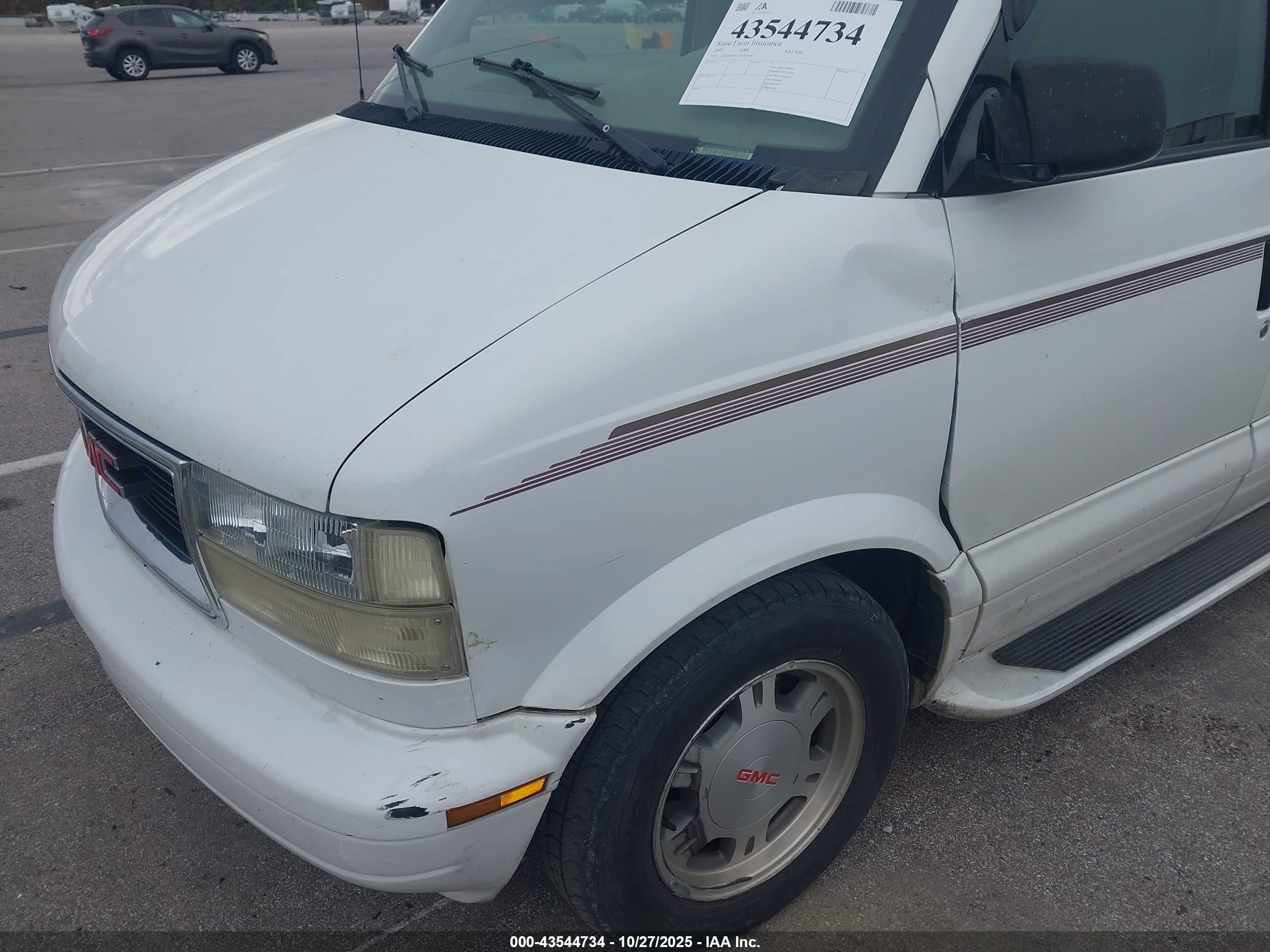 2005 Gmc Safari   White vin: 1GKDM19X15B503595
