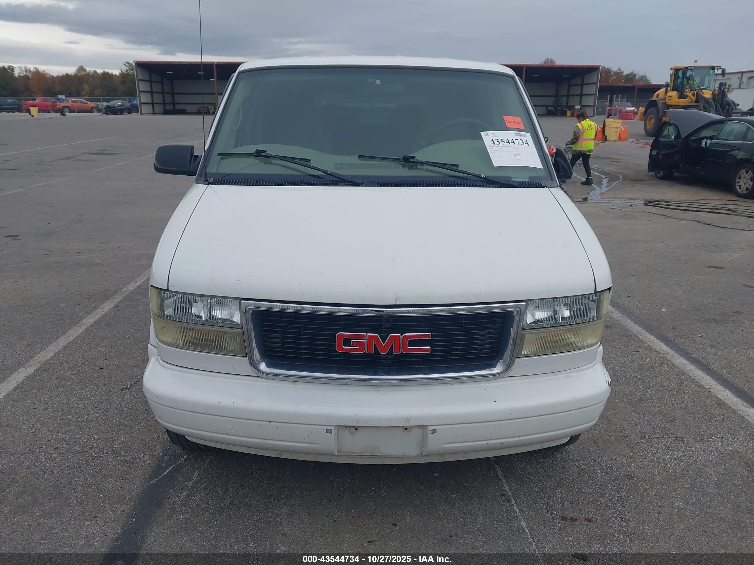 2005 Gmc Safari   White vin: 1GKDM19X15B503595