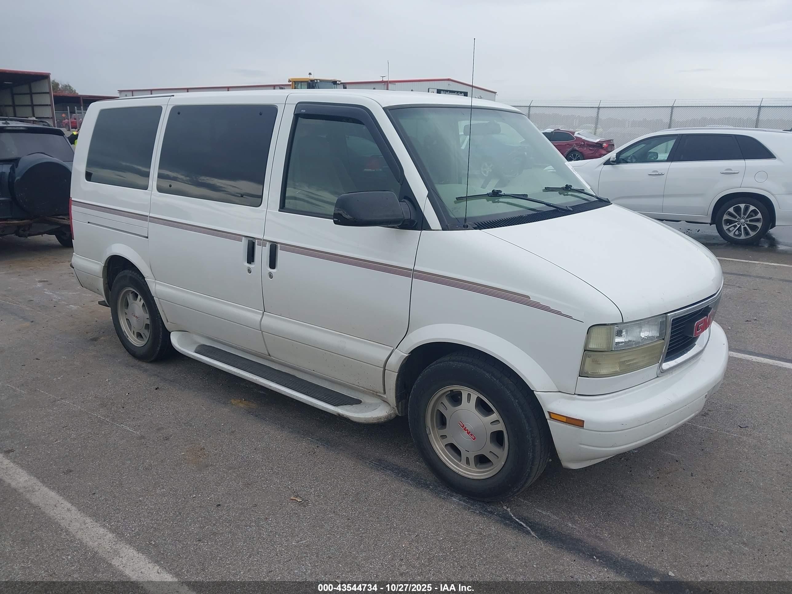 2005 Gmc Safari   White vin: 1GKDM19X15B503595