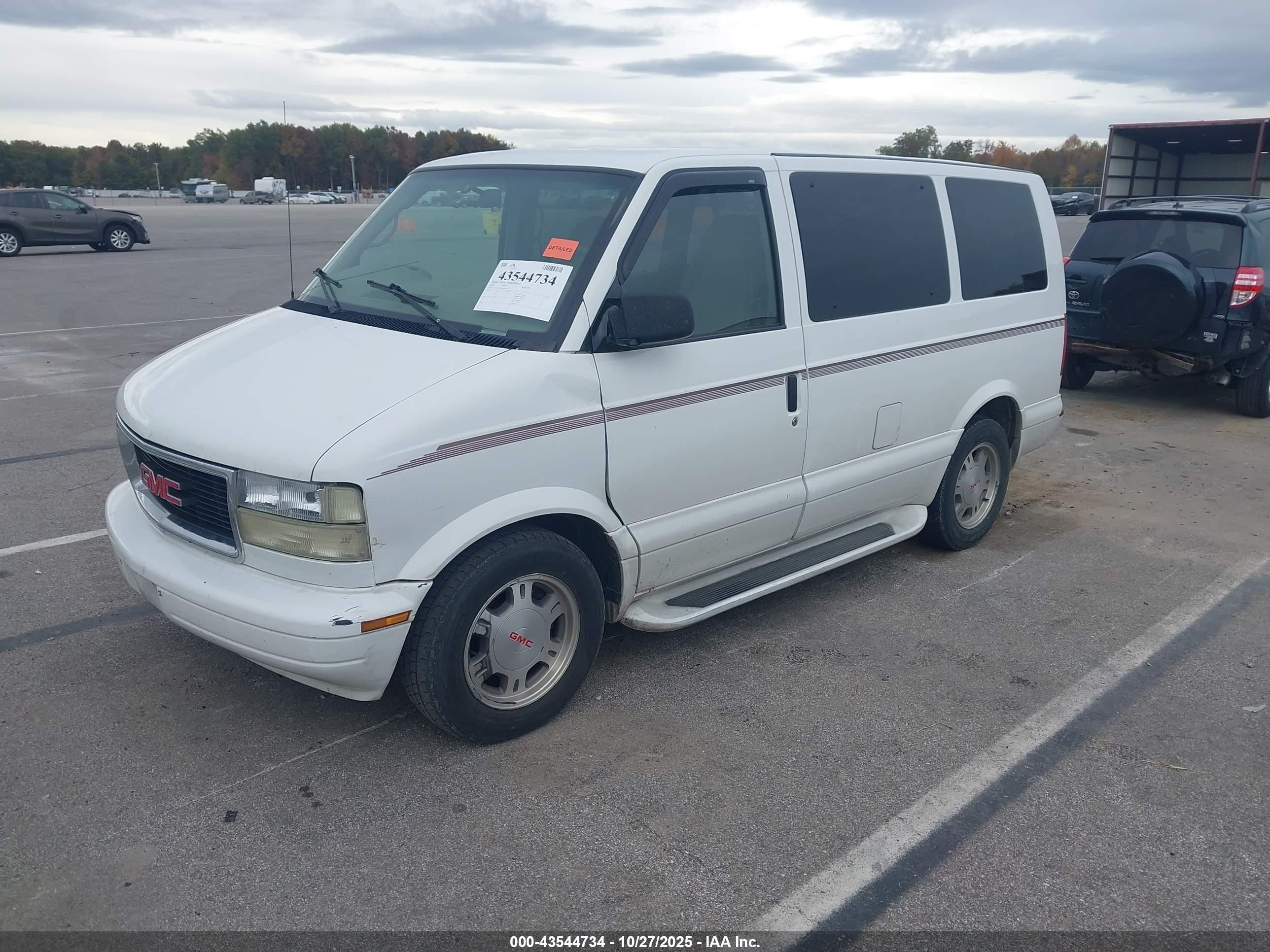 2005 Gmc Safari   White vin: 1GKDM19X15B503595