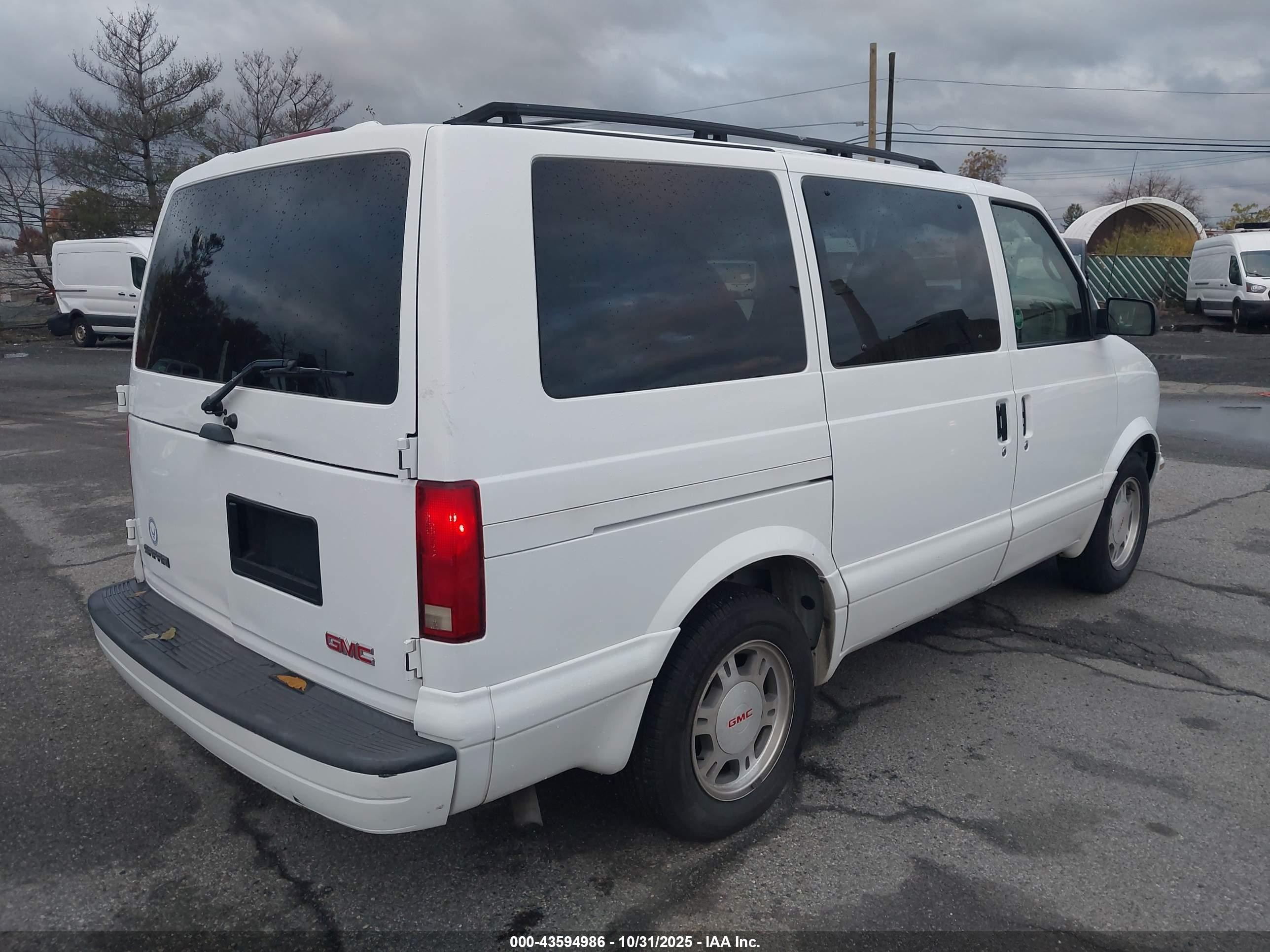 2005 Gmc Safari   White vin: 1GKDM19X25B504173