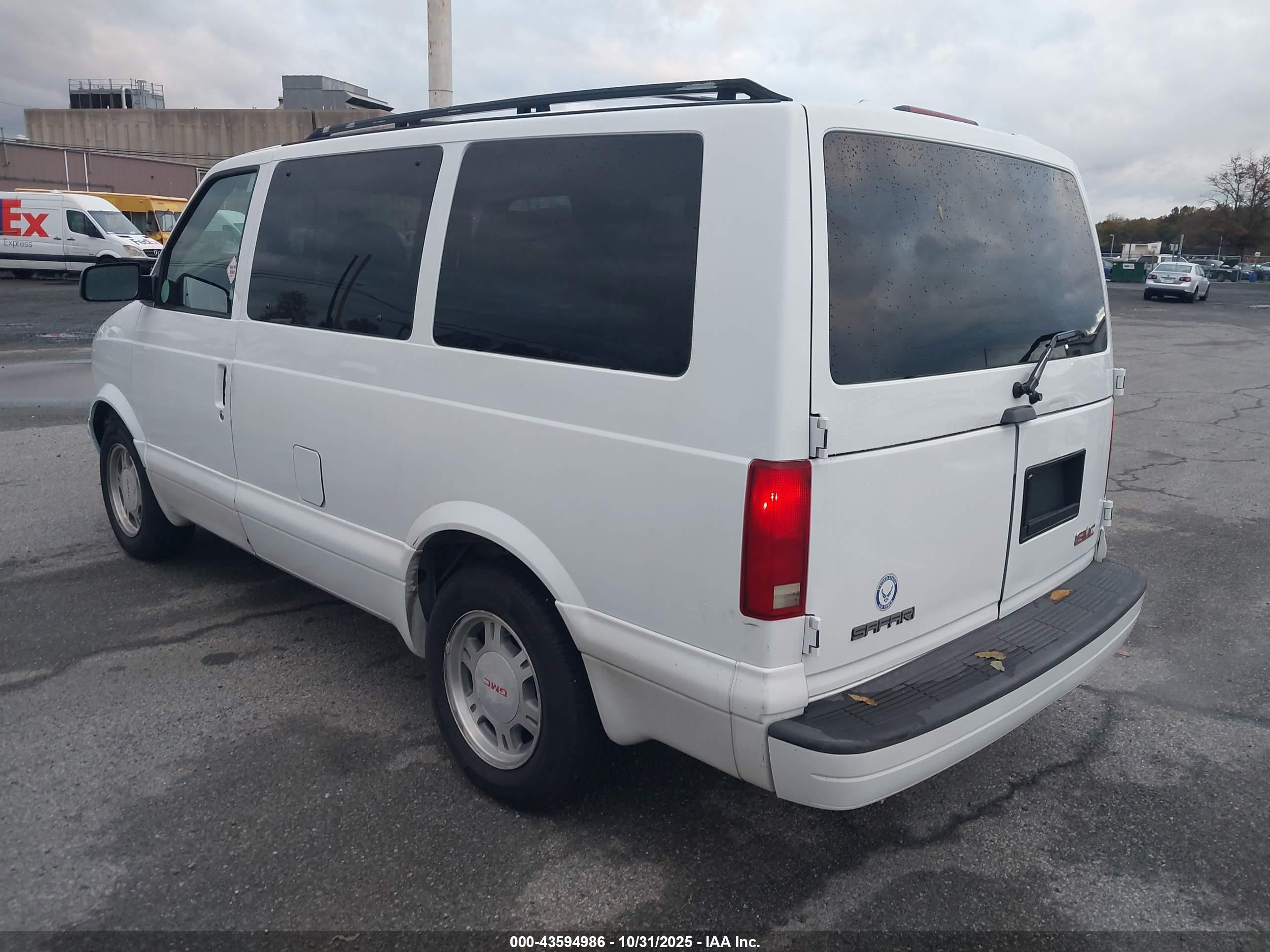 2005 Gmc Safari   White vin: 1GKDM19X25B504173