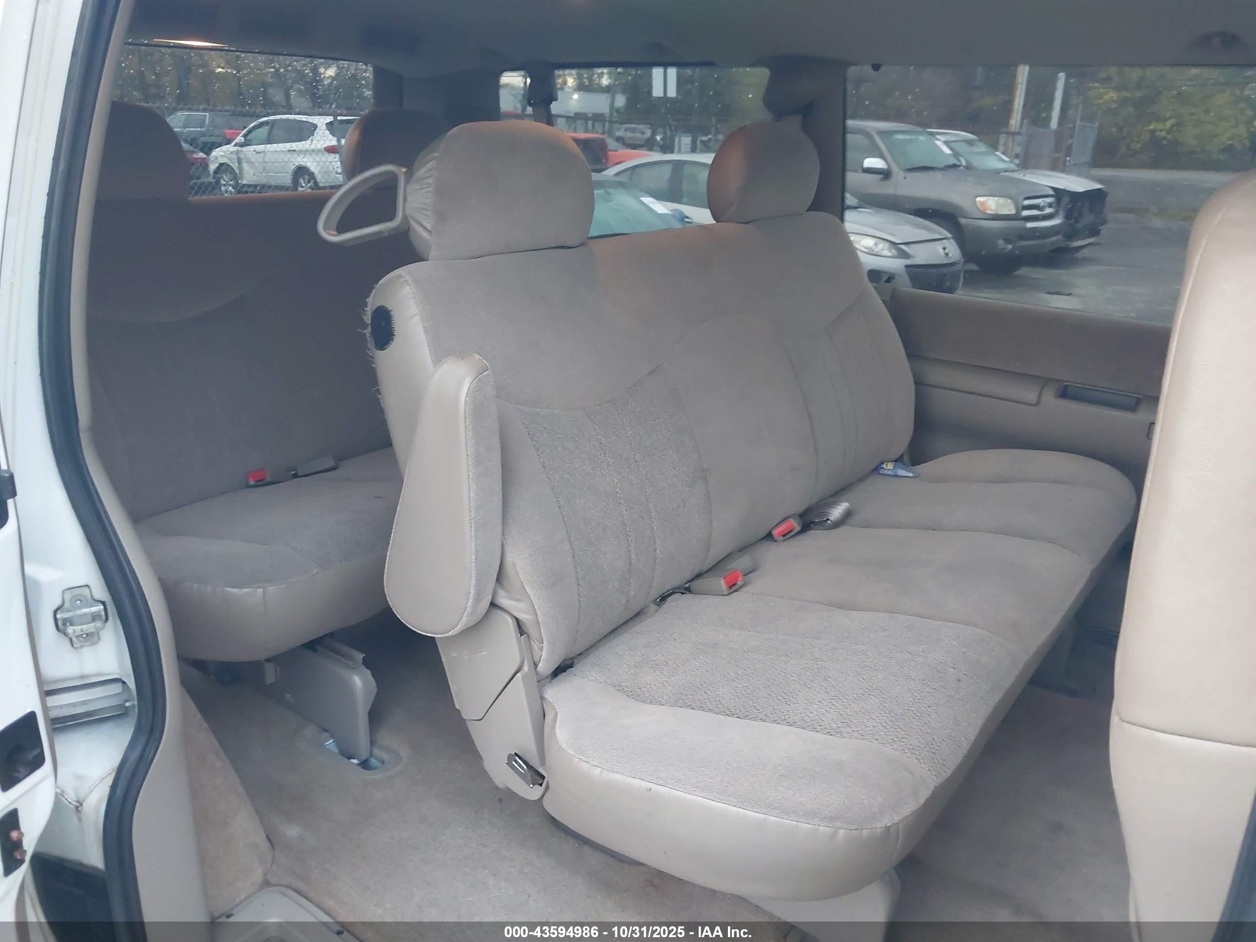 2005 Gmc Safari   White vin: 1GKDM19X25B504173