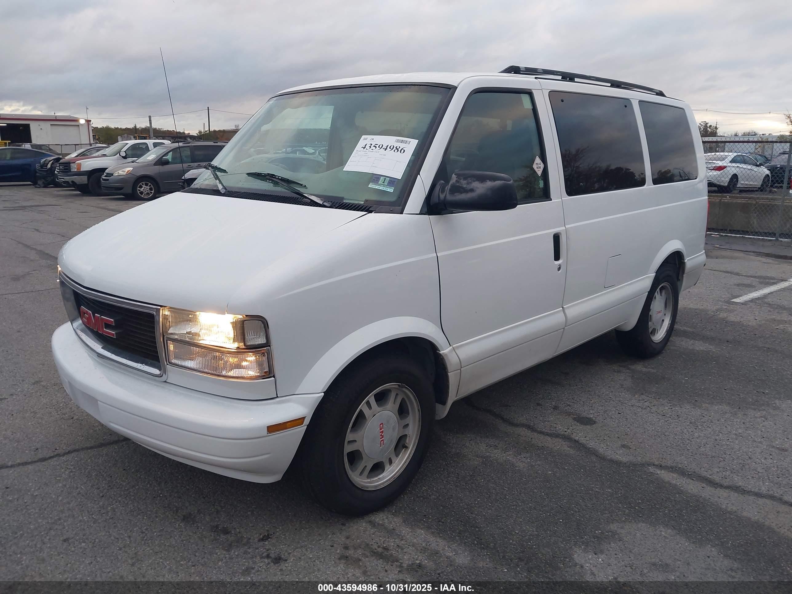 2005 Gmc Safari   White vin: 1GKDM19X25B504173