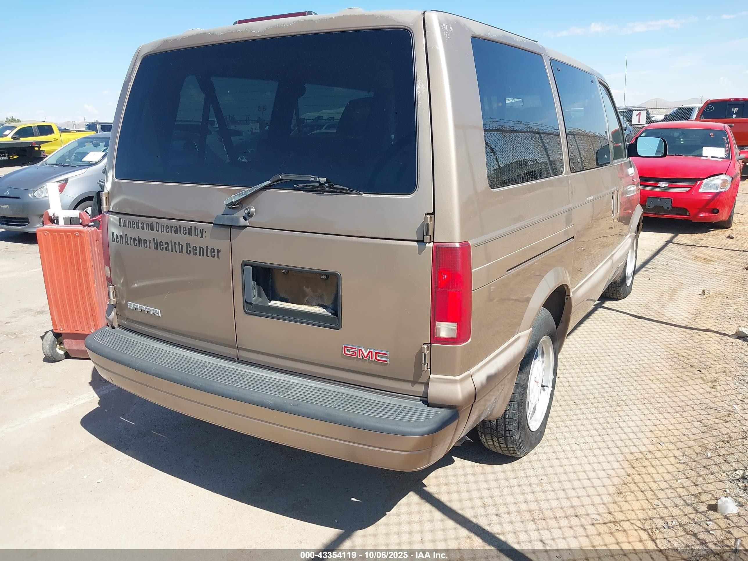 2004 Gmc Safari   Beige vin: 1GKDM19X54B502688