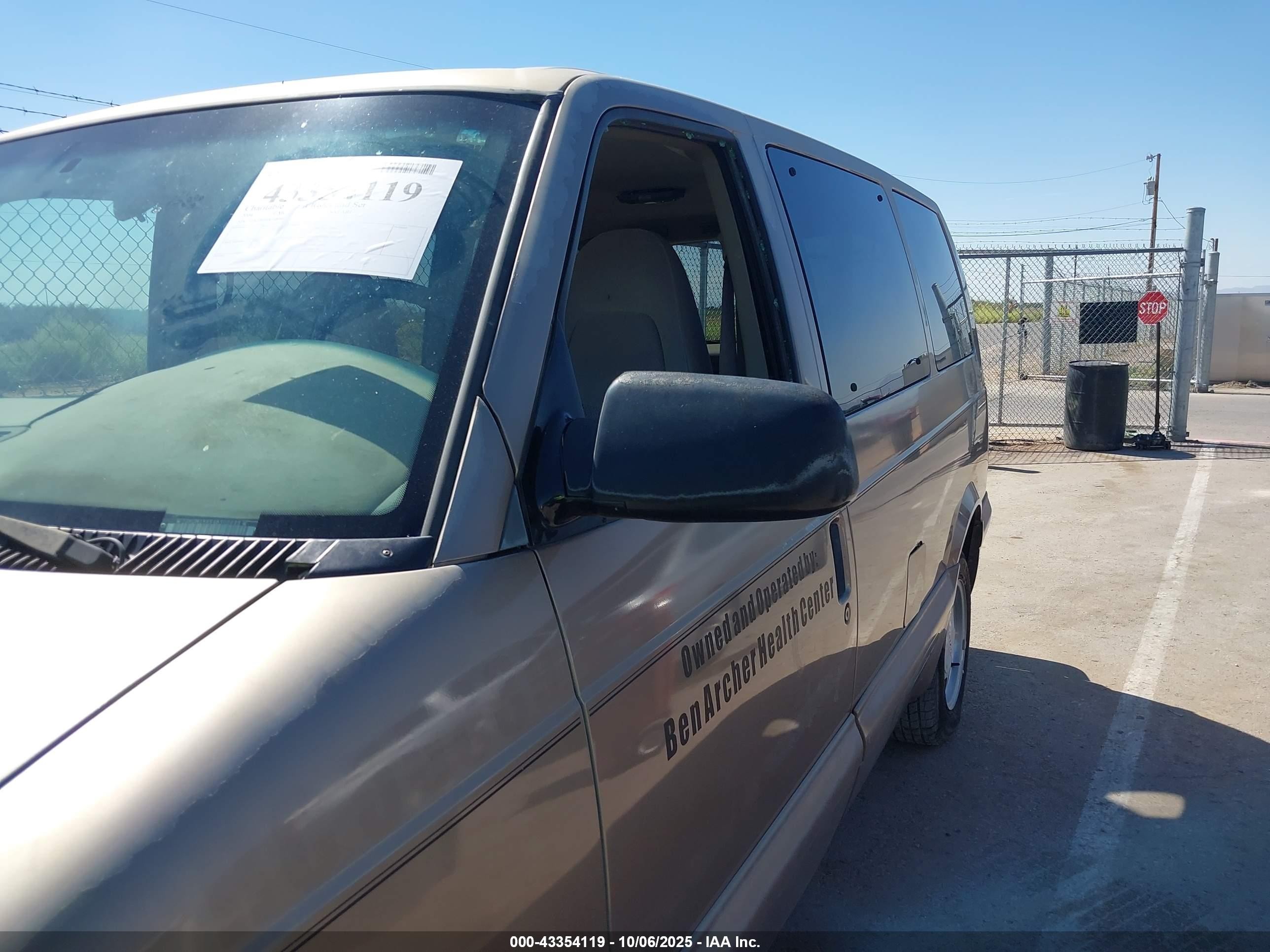 2004 Gmc Safari   Beige vin: 1GKDM19X54B502688