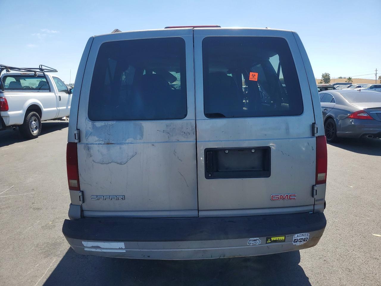 2005 Gmc Safari Xt Beige vin: 1GKDM19X75B500104