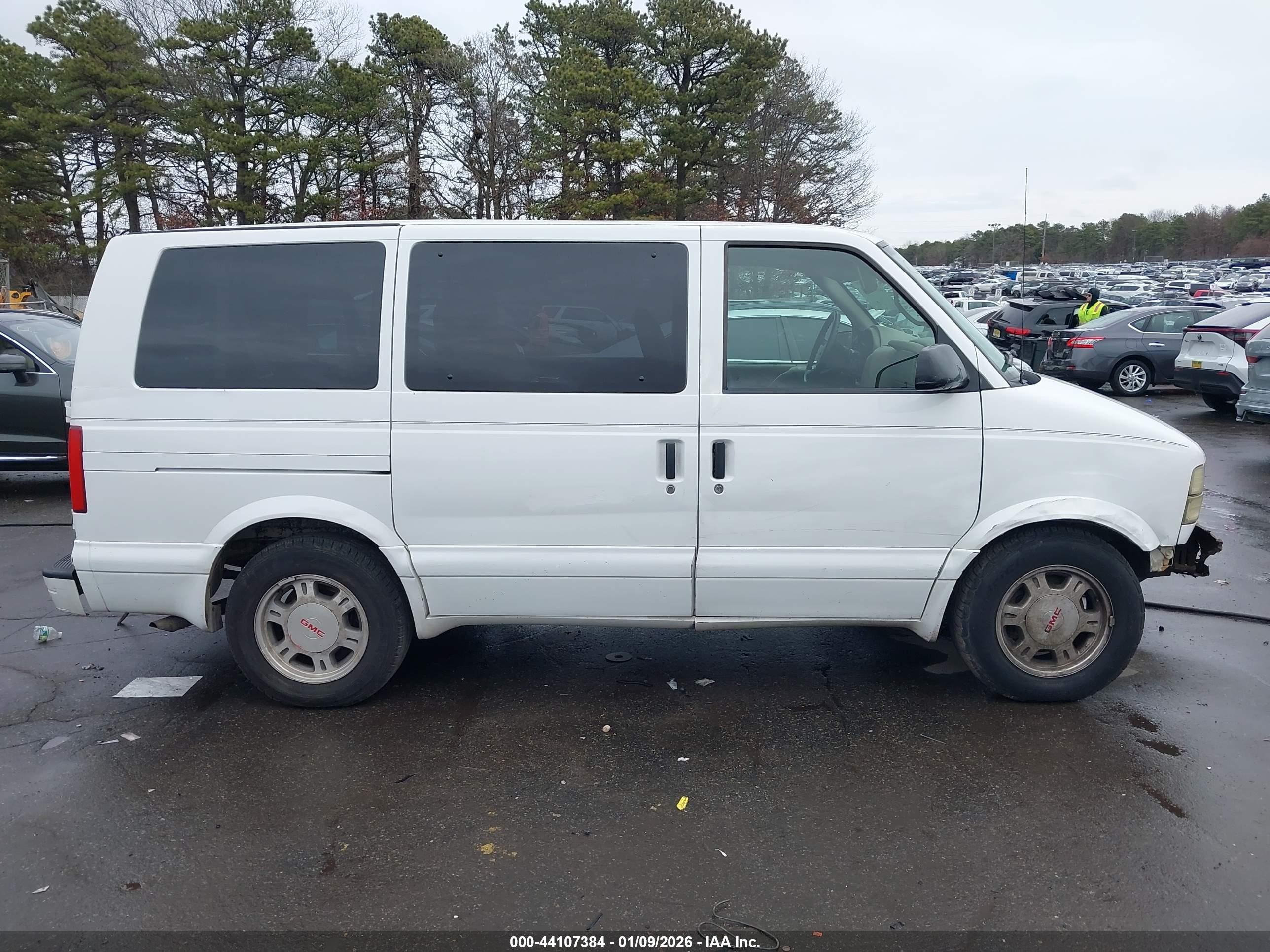 2005 Gmc Safari   White vin: 1GKDM19X75B503889