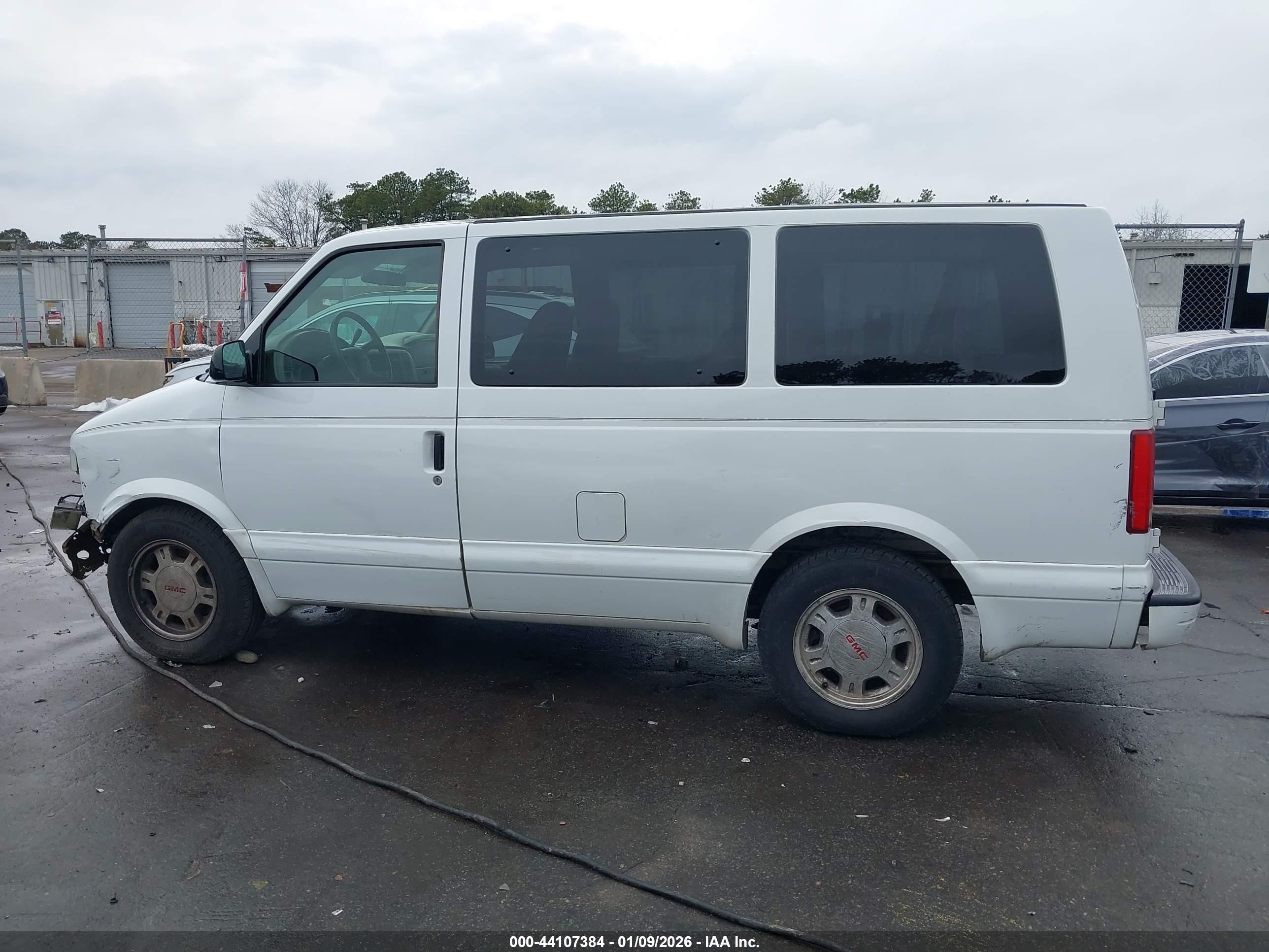 2005 Gmc Safari   White vin: 1GKDM19X75B503889