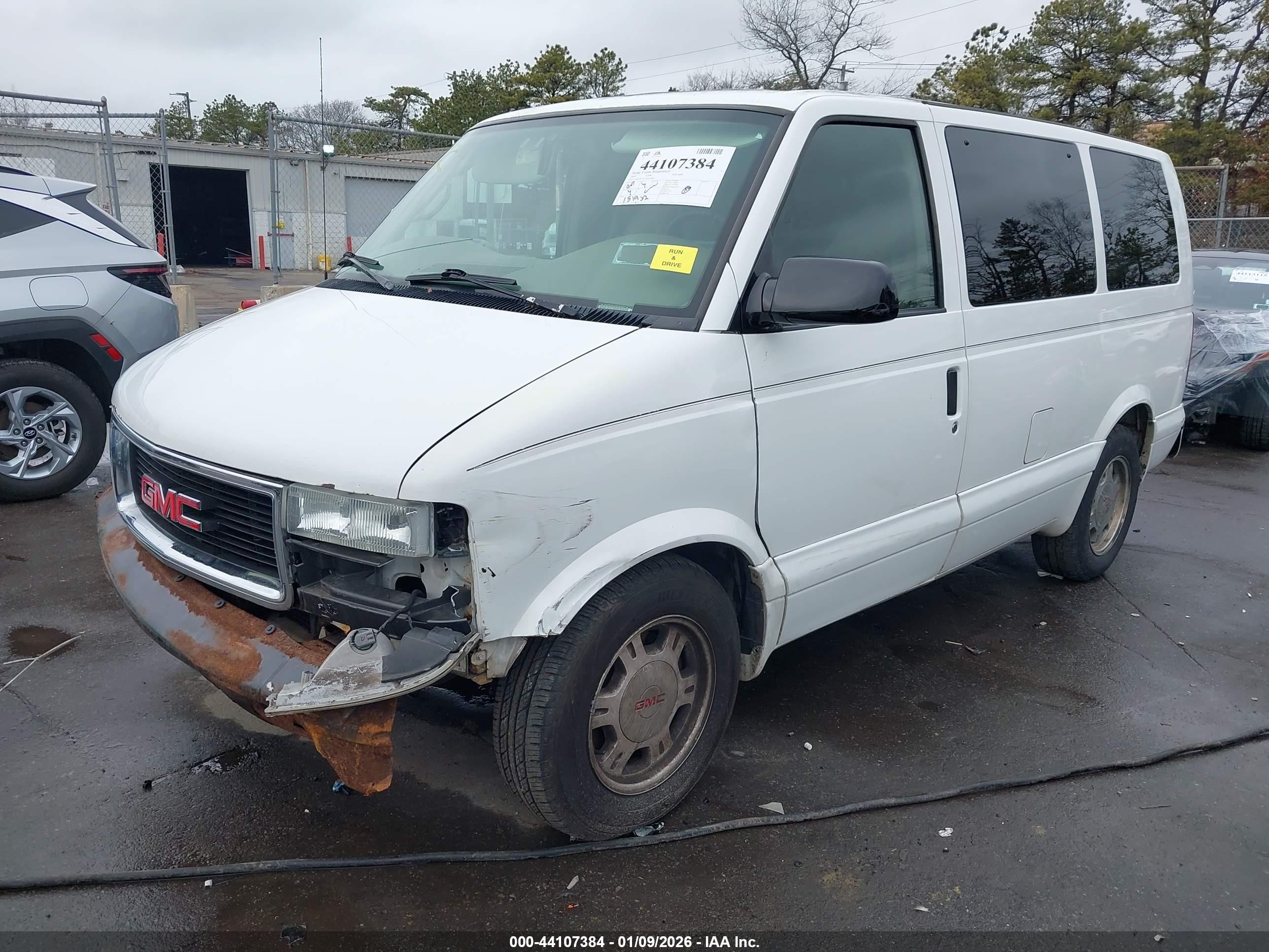 2005 Gmc Safari   White vin: 1GKDM19X75B503889