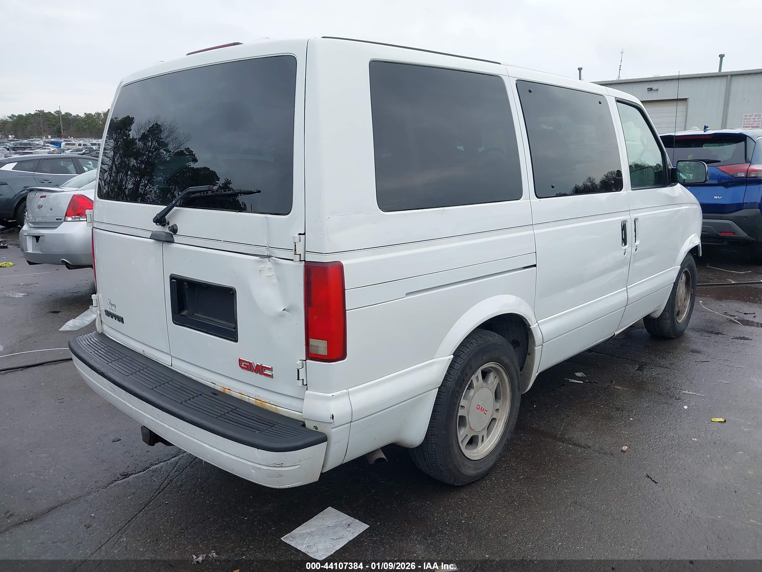 2005 Gmc Safari   White vin: 1GKDM19X75B503889