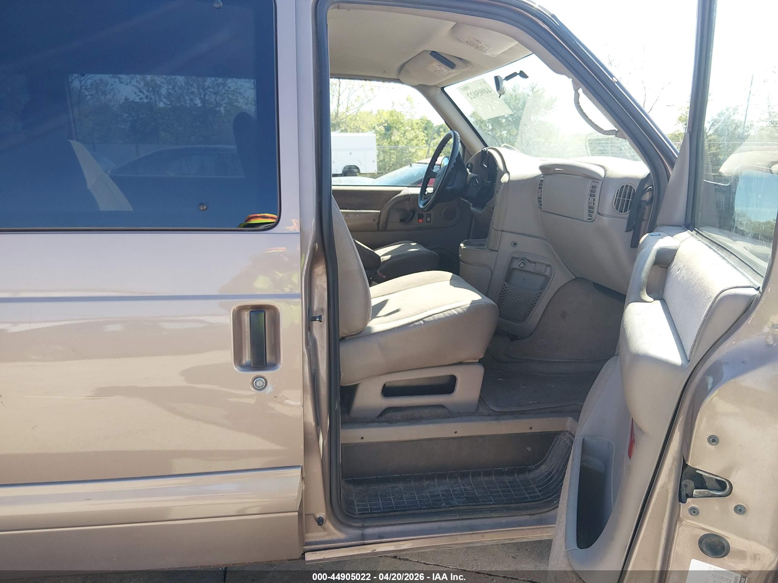 2005 Gmc Safari   Brown vin: 1GKDM19X75B505299