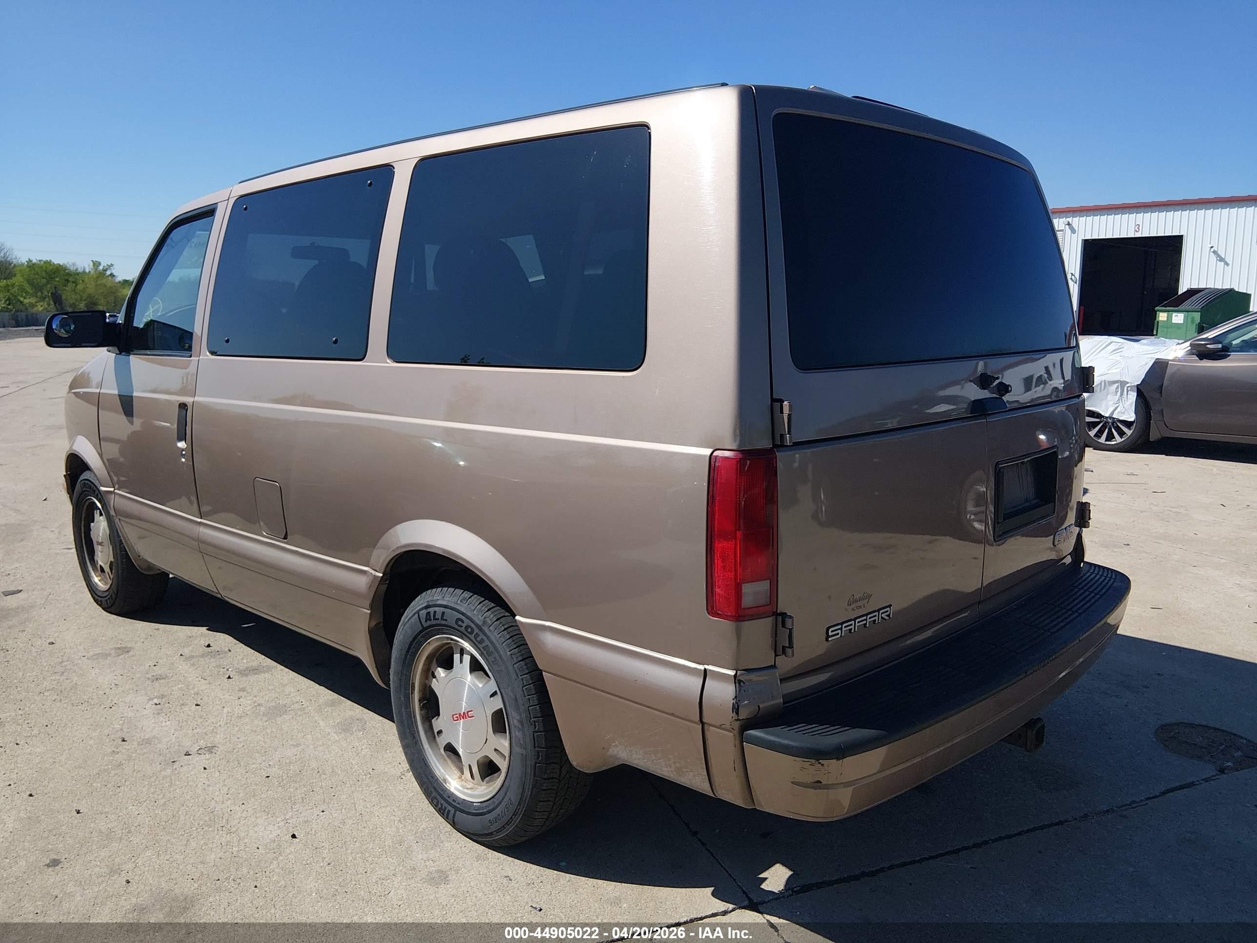 2005 Gmc Safari   Brown vin: 1GKDM19X75B505299