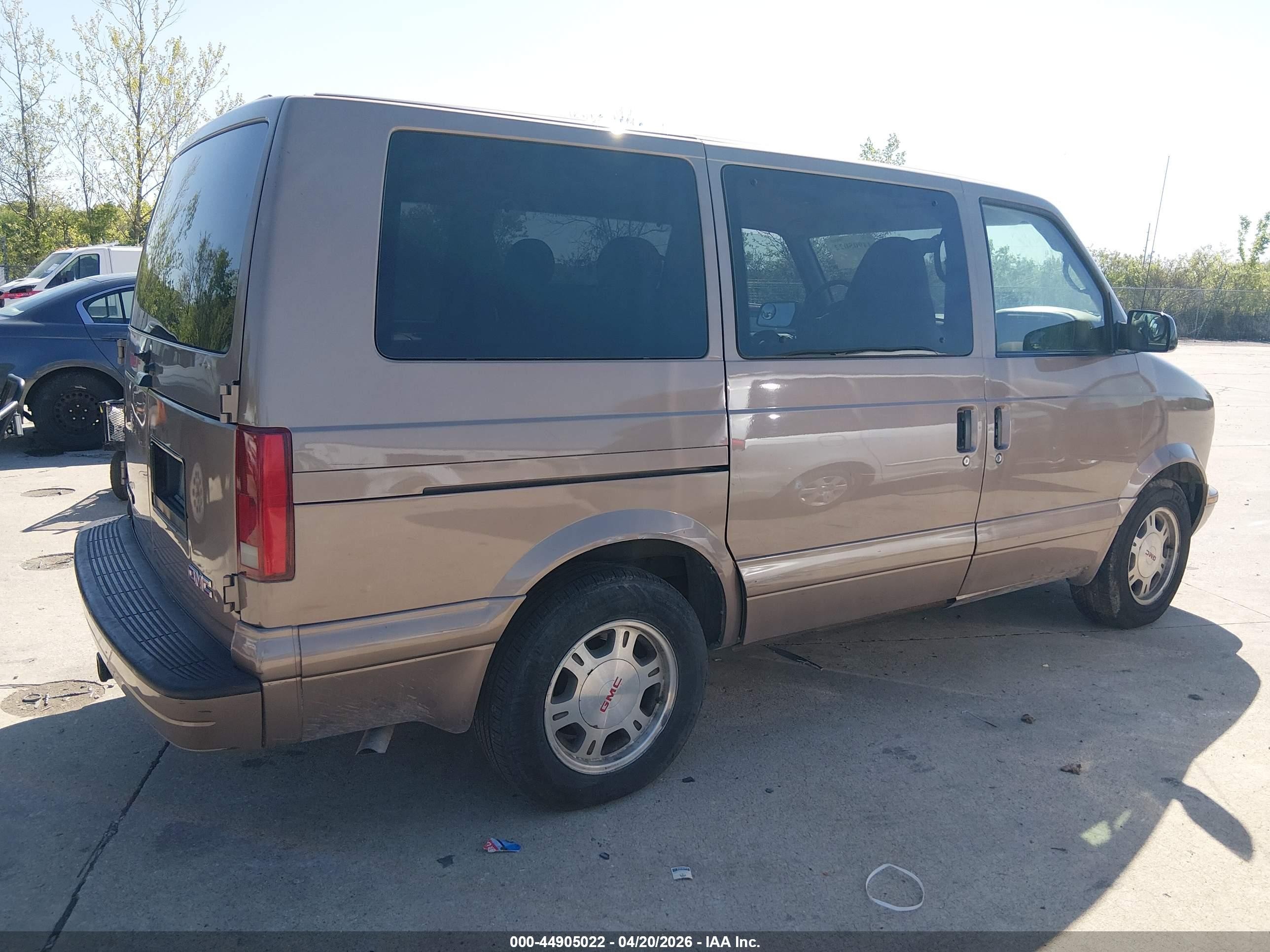 2005 Gmc Safari   Brown vin: 1GKDM19X75B505299