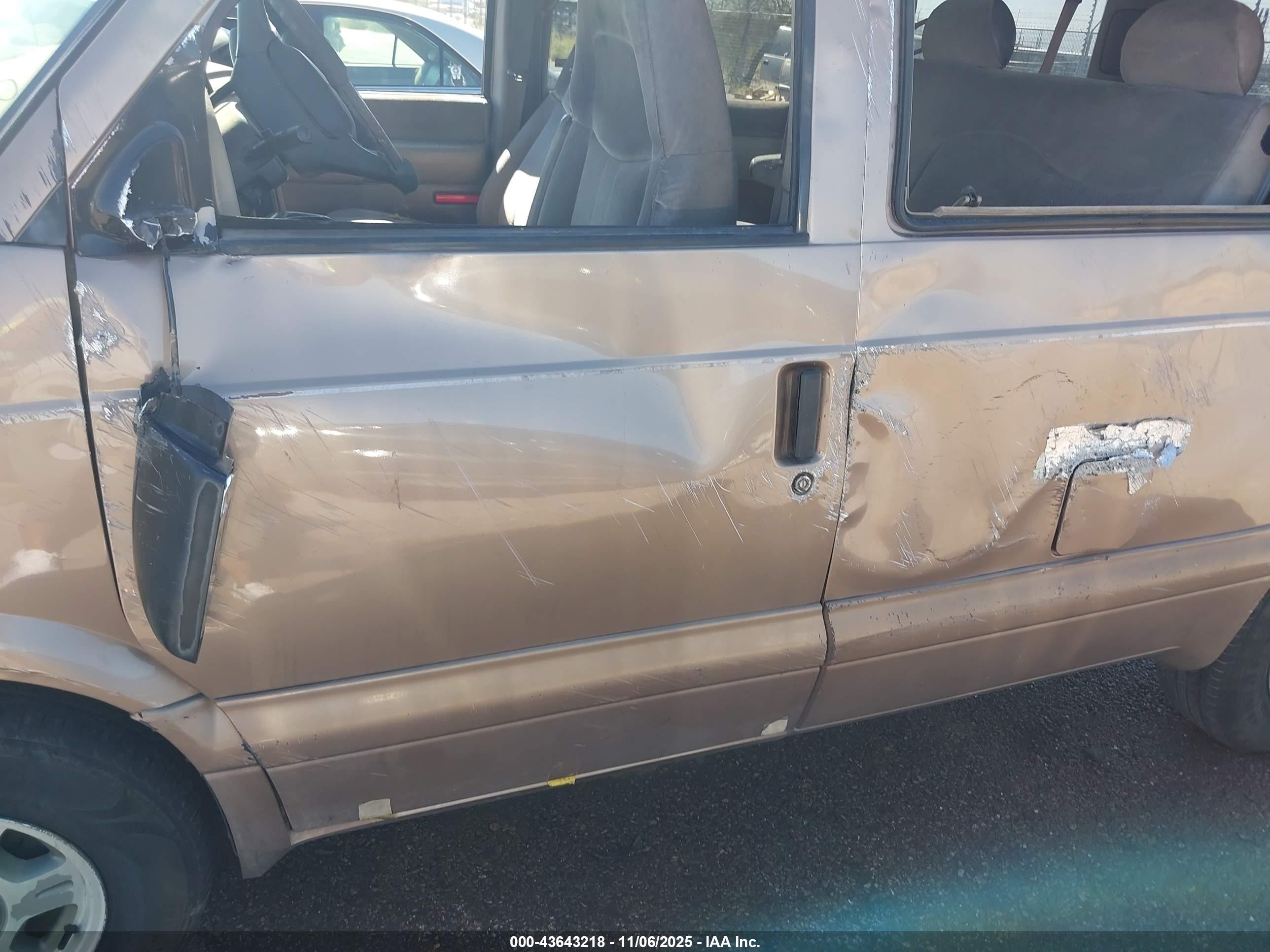 2004 Gmc Safari   Коричневый vin: 1GKDM19X84B502765