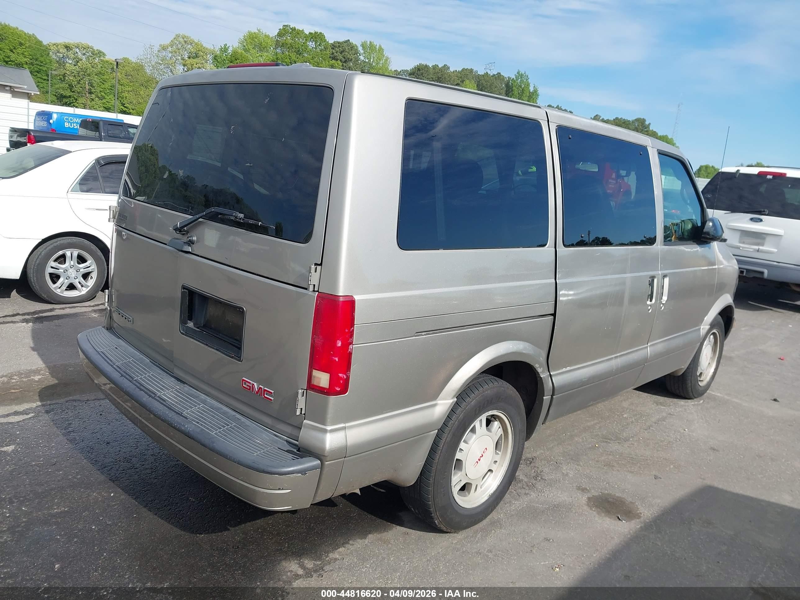 2005 Gmc Safari   Gray vin: 1GKDM19X95B503621
