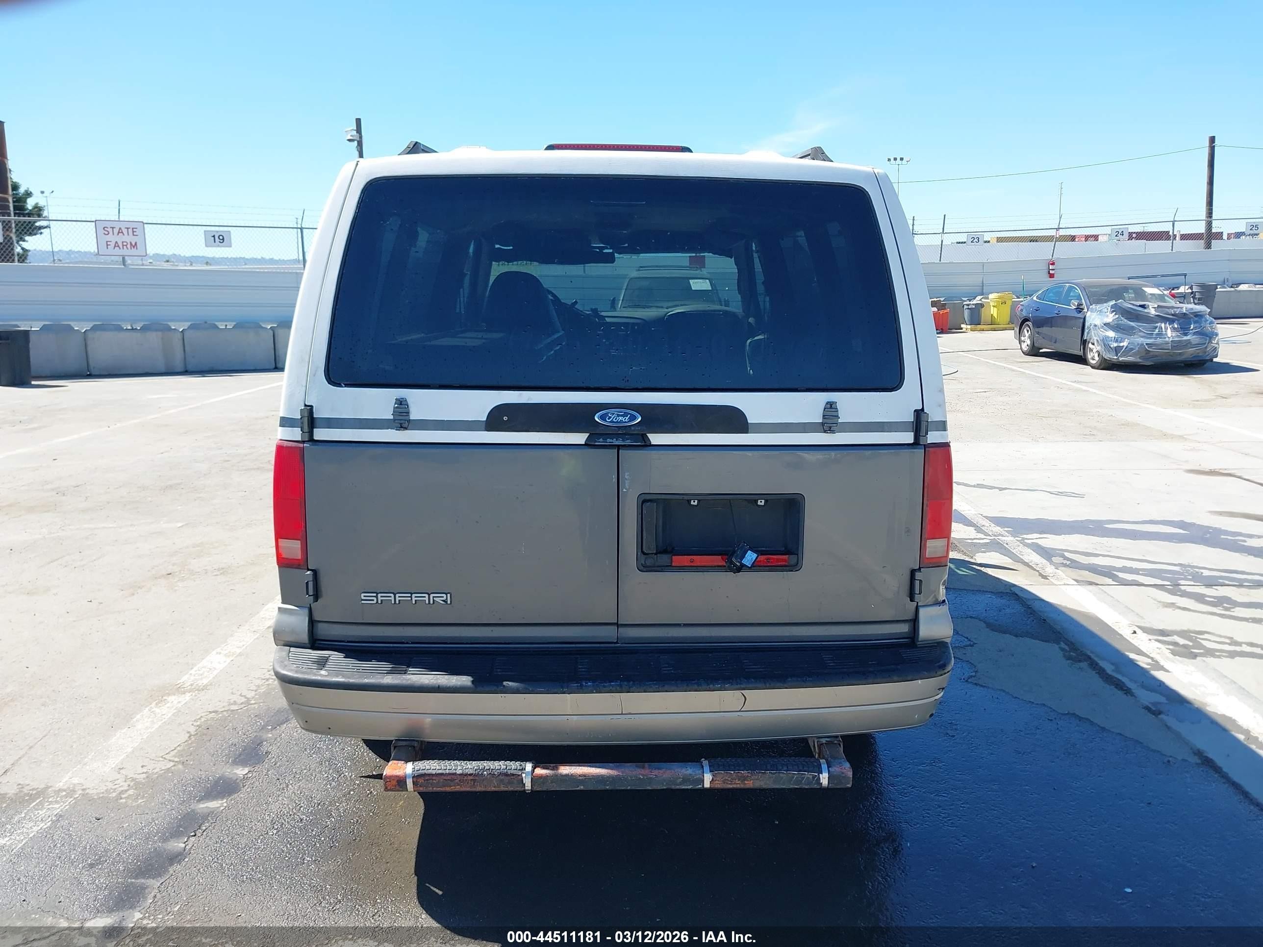 2005 Gmc Safari   Gray vin: 1GKDM19X95B505014