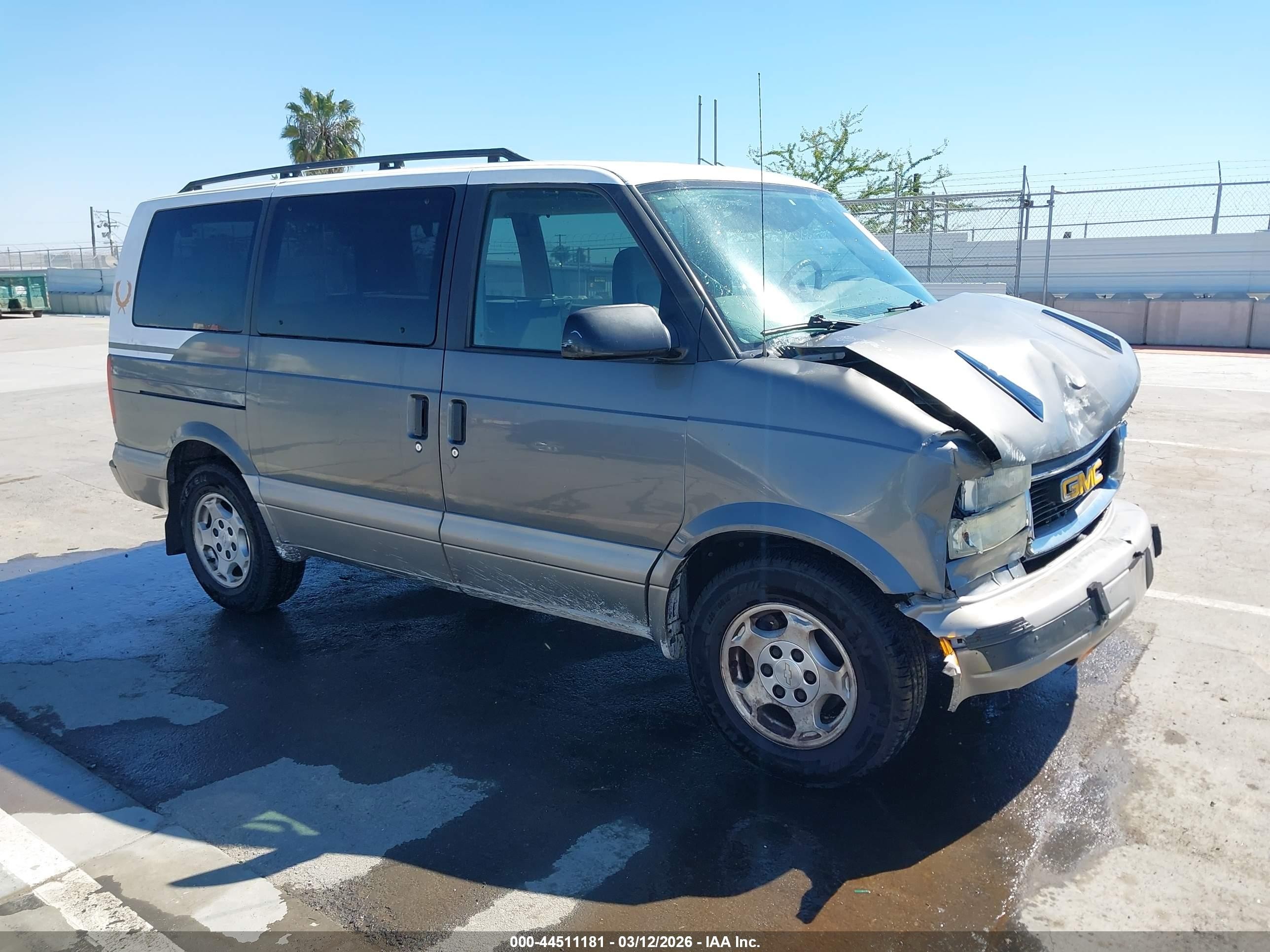 2005 Gmc Safari   Gray vin: 1GKDM19X95B505014