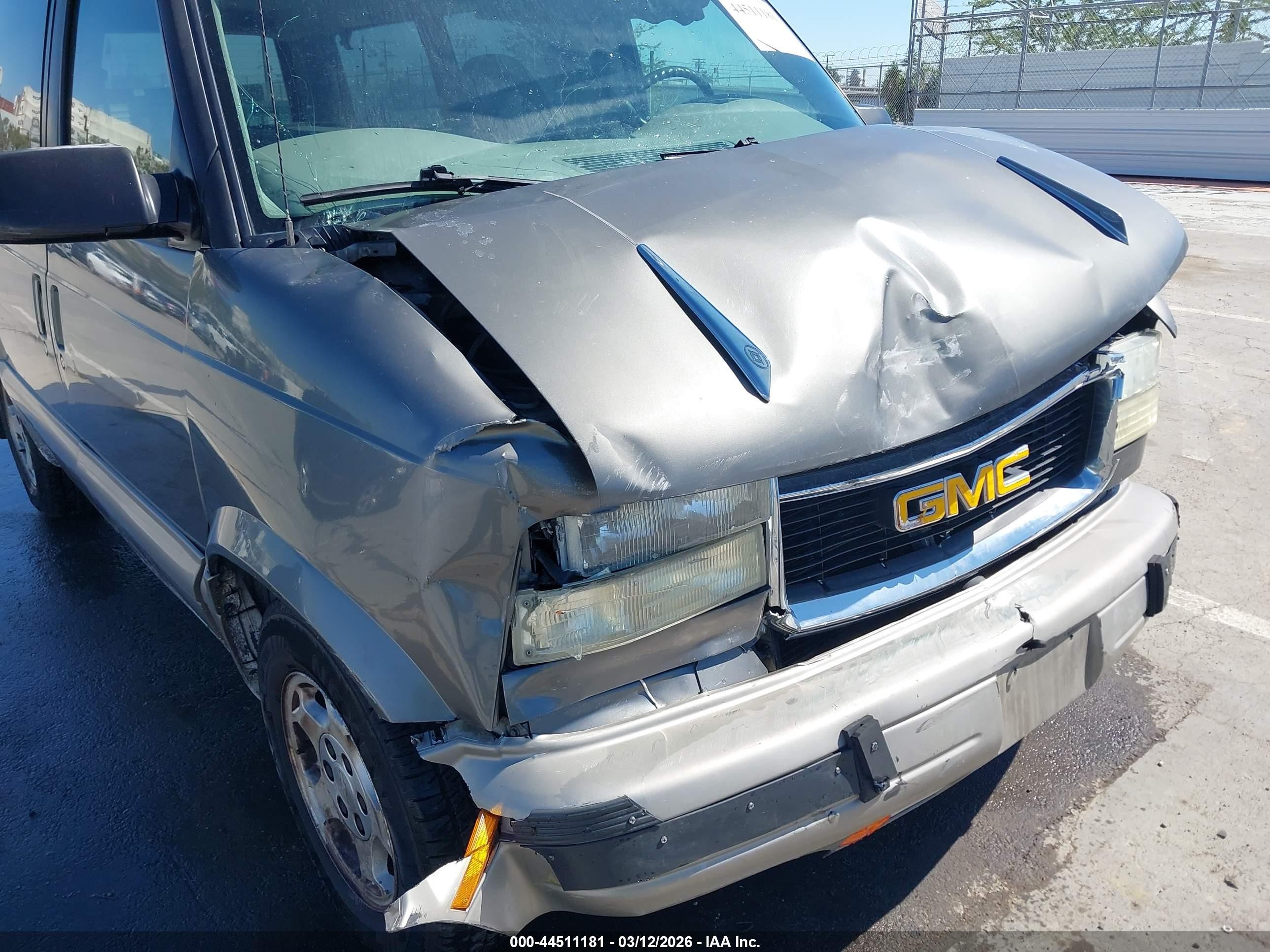 2005 Gmc Safari   Gray vin: 1GKDM19X95B505014