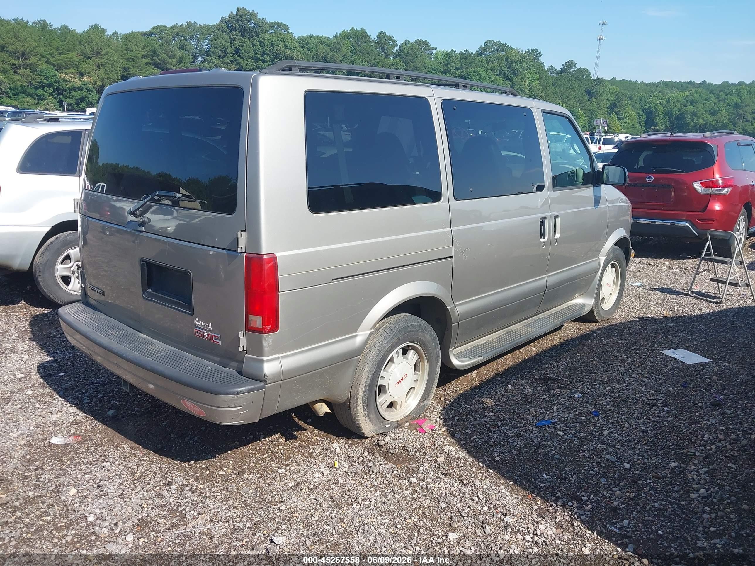 2005 Gmc Safari   Champagne vin: 1GKDM19XX5B504180