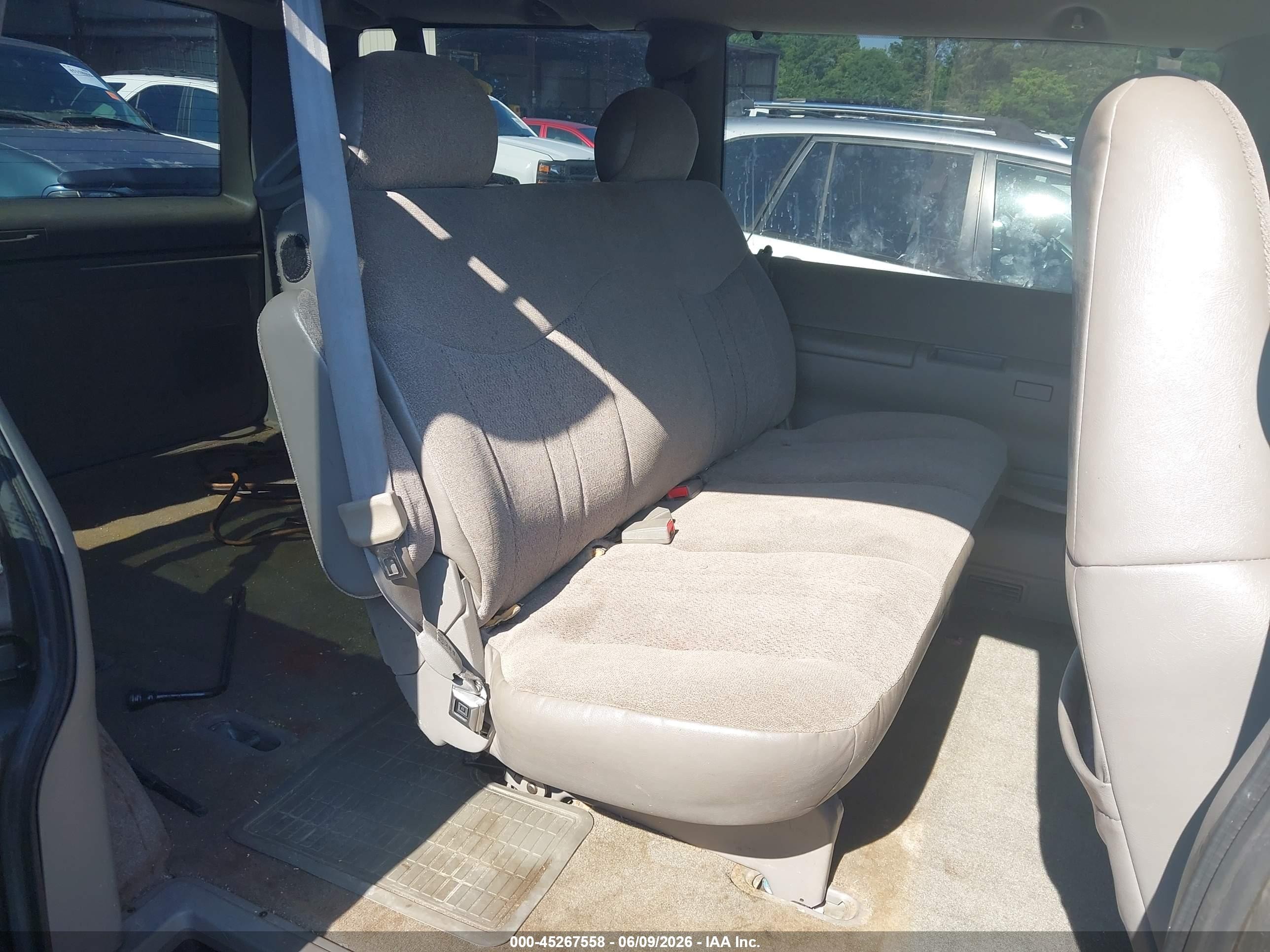 2005 Gmc Safari   Champagne vin: 1GKDM19XX5B504180