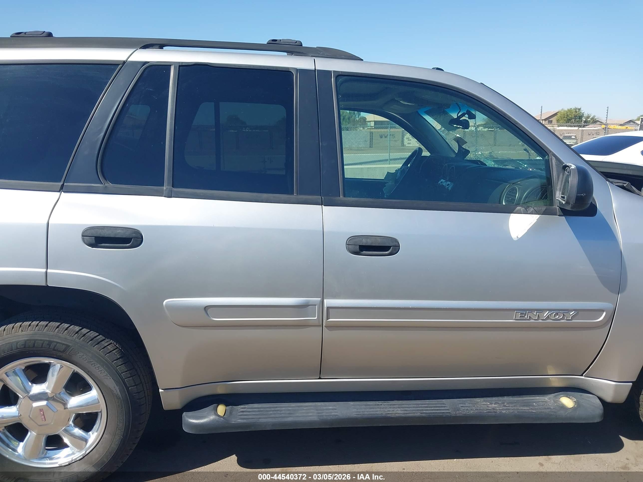 2005 Gmc Envoy Sle Silver vin: 1GKDS13S652212092