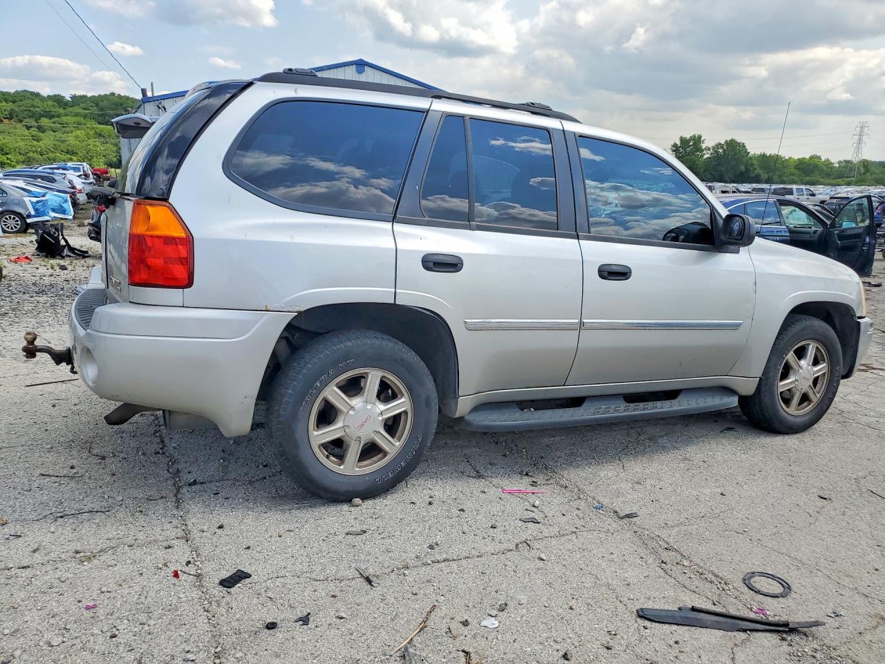 2008 Gmc Envoy Silver vin: 1GKDS13SX82227425