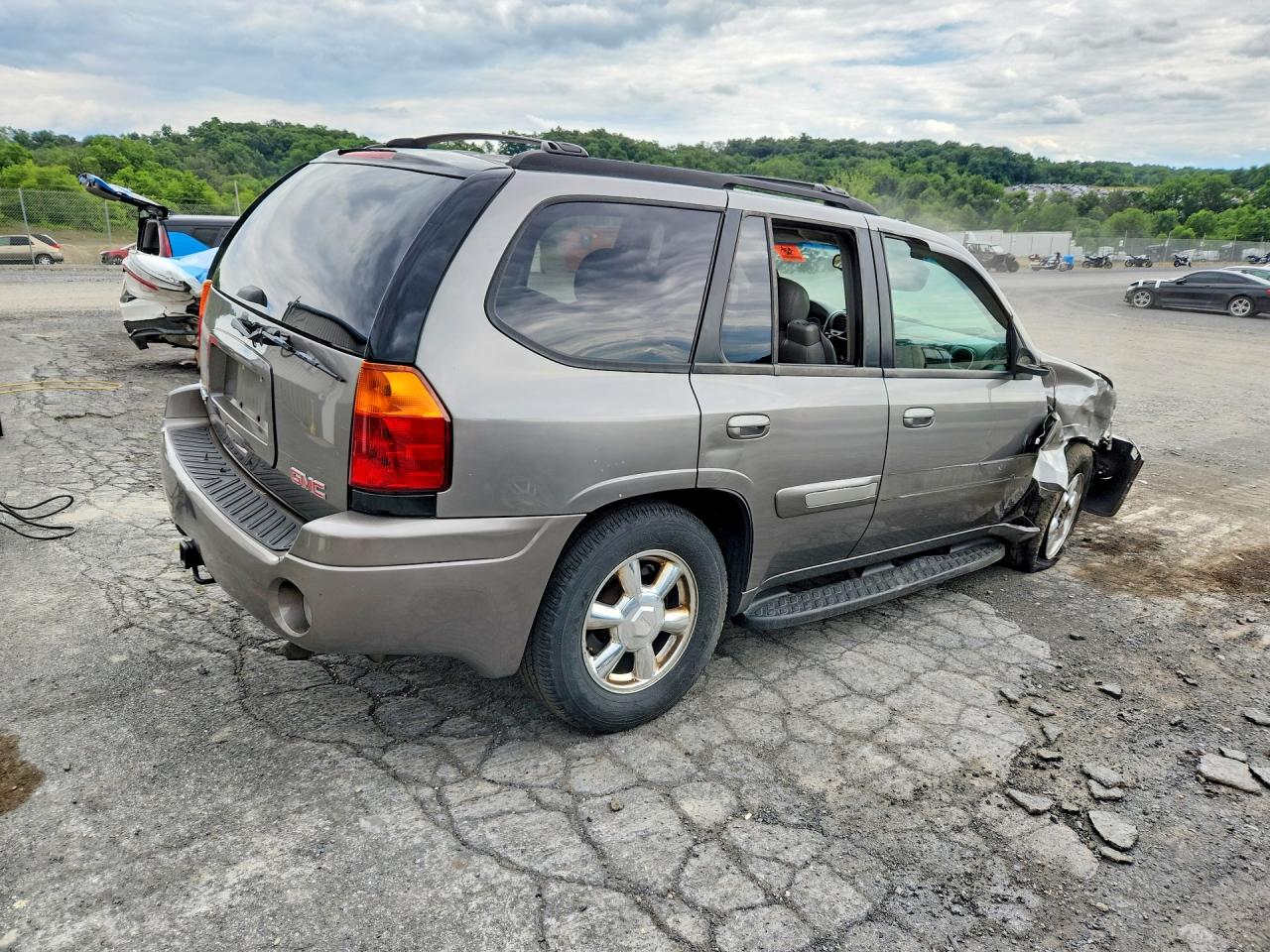 2005 Gmc Envoy Tan vin: 1GKDT13S052308832