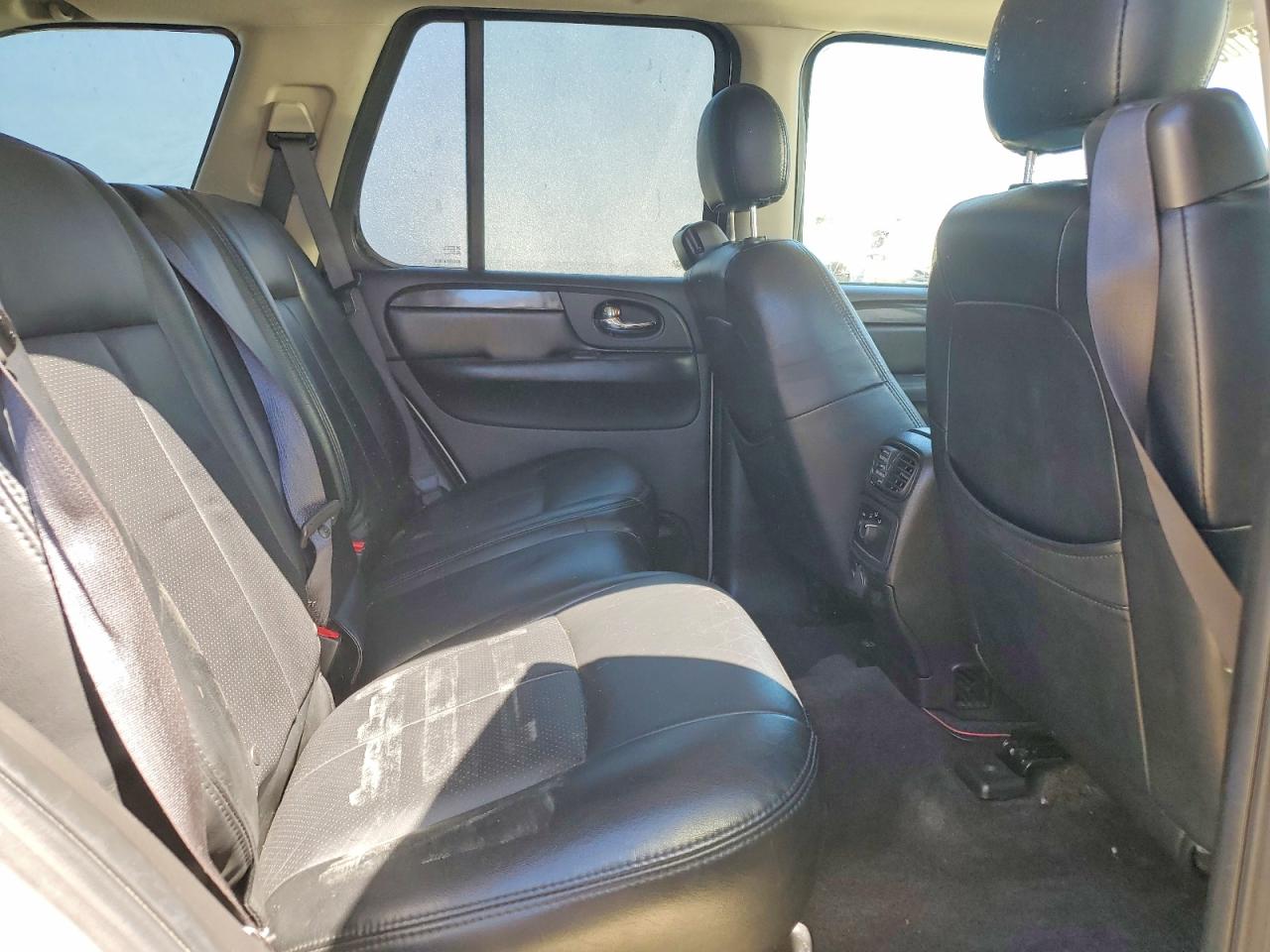 2005 Gmc Envoy Silver vin: 1GKDT13S052363717