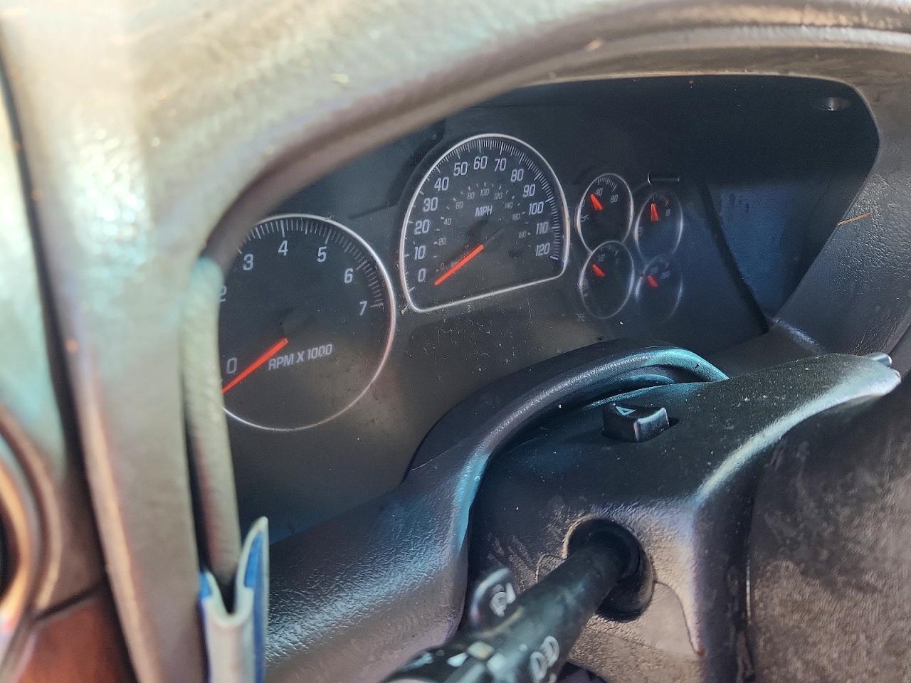 2004 Gmc Envoy White vin: 1GKDT13S142115281