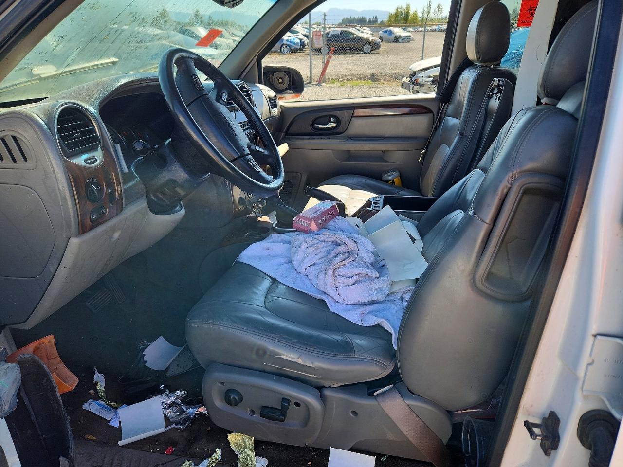2004 Gmc Envoy White vin: 1GKDT13S142115281