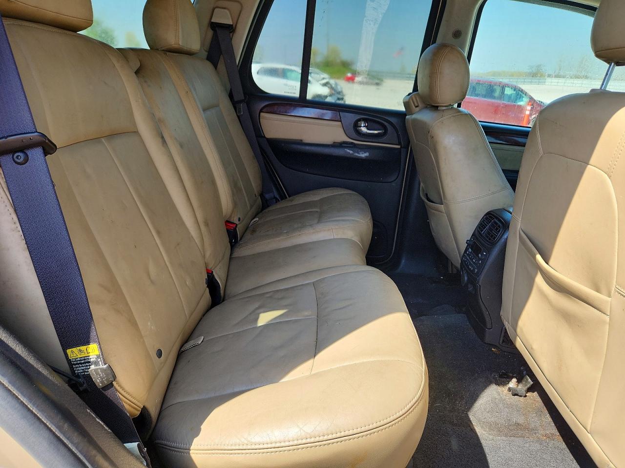 2005 Gmc Envoy Gold vin: 1GKDT13S152257650