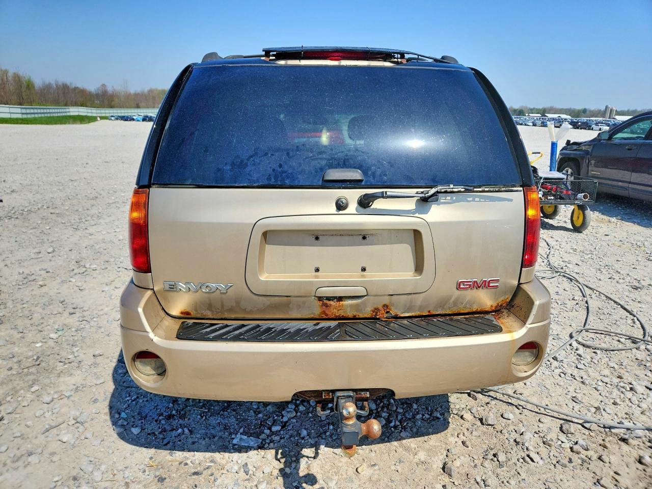 2005 Gmc Envoy Gold vin: 1GKDT13S152257650
