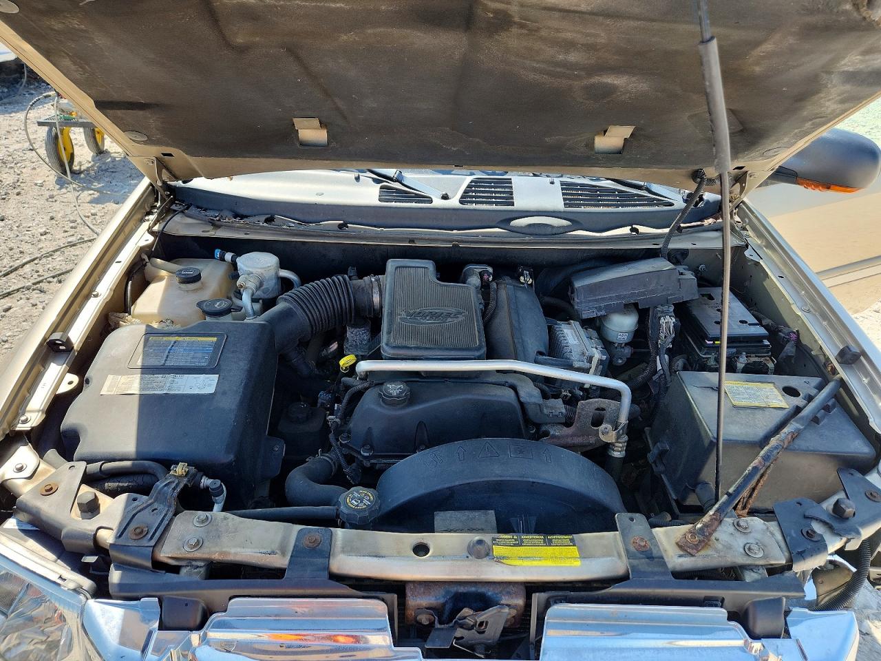 2005 Gmc Envoy Gold vin: 1GKDT13S152257650