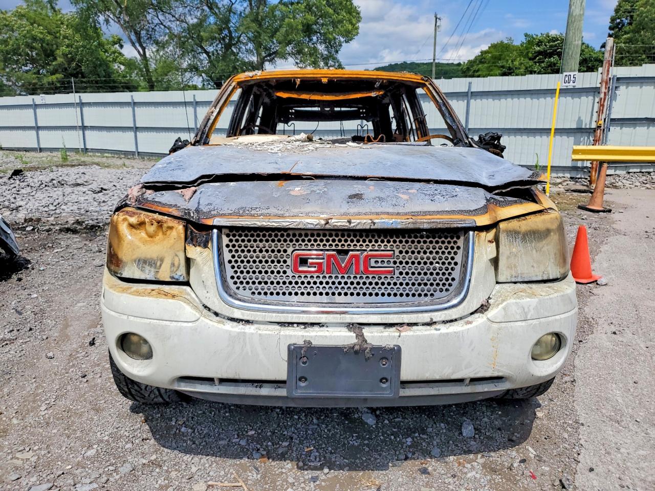 2003 Gmc Envoy White vin: 1GKDT13S332376393