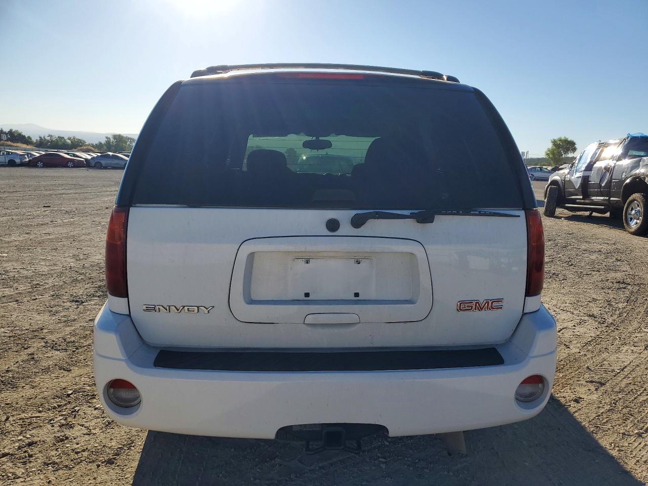 2006 Gmc Envoy White vin: 1GKDT13S362124745