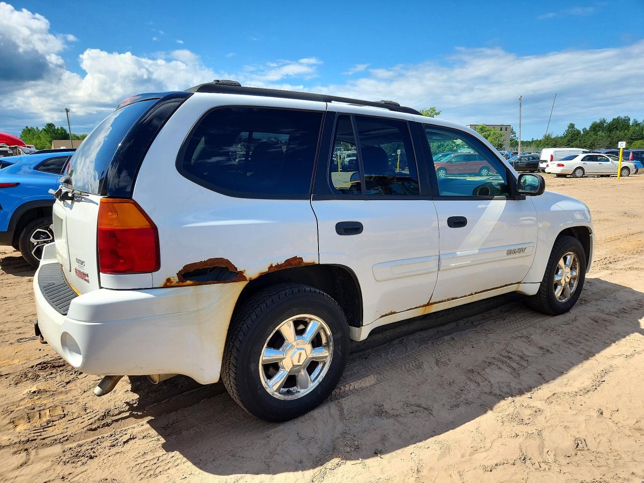 2005 Gmc Envoy White vin: 1GKDT13S452299410