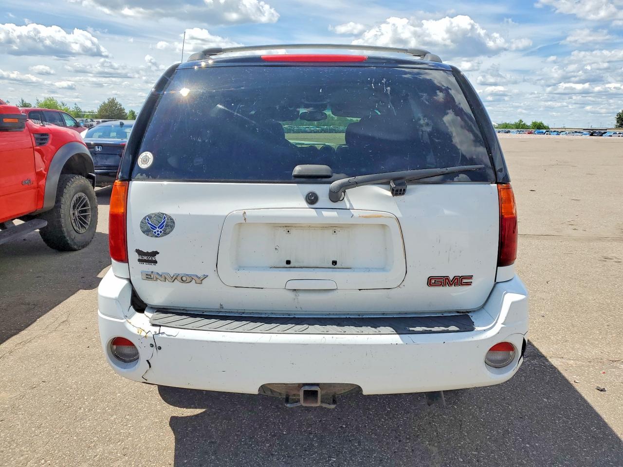 2002 Gmc Envoy White vin: 1GKDT13S522503370