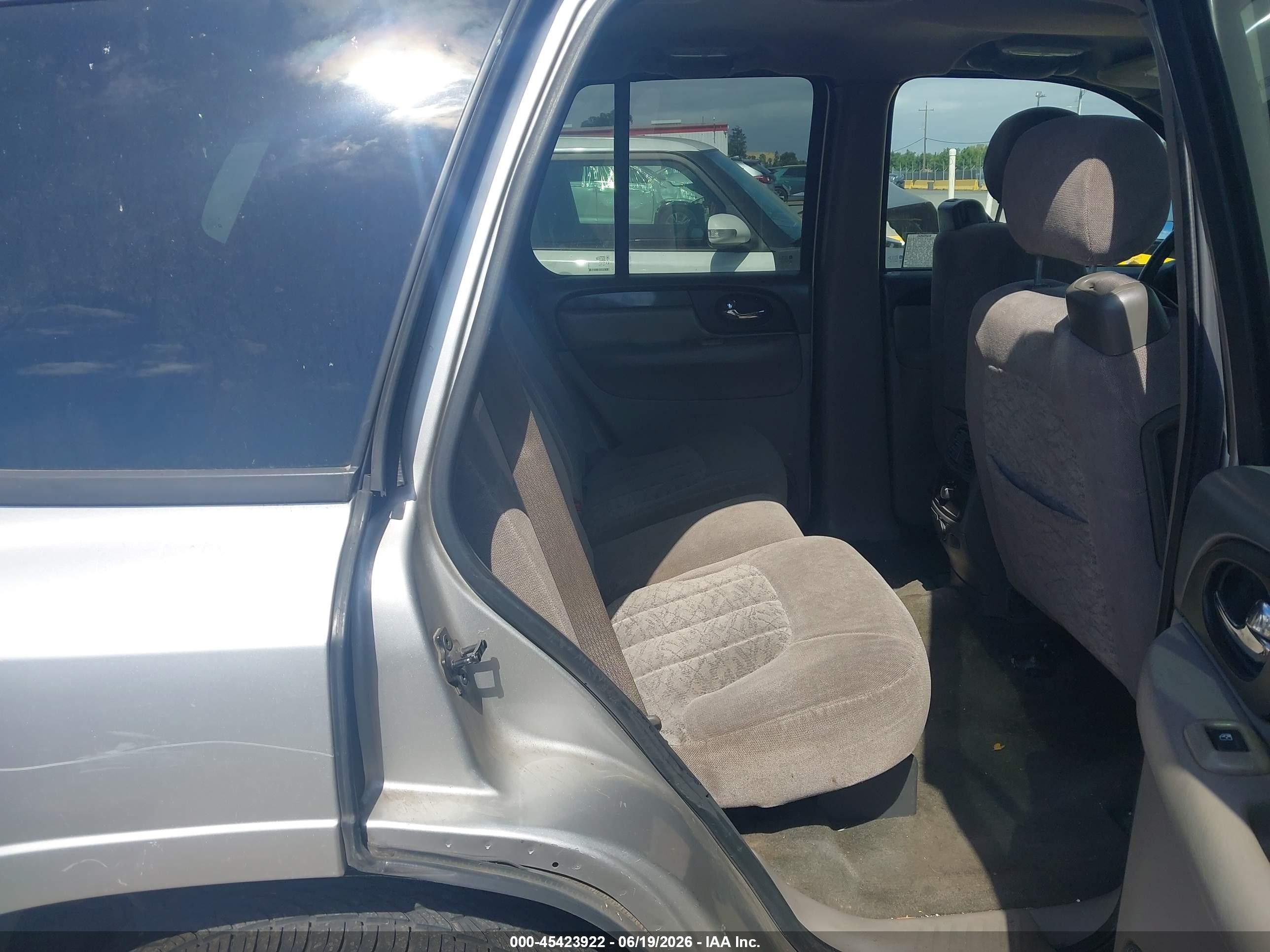2004 Gmc Envoy Sle Gray vin: 1GKDT13S642120640
