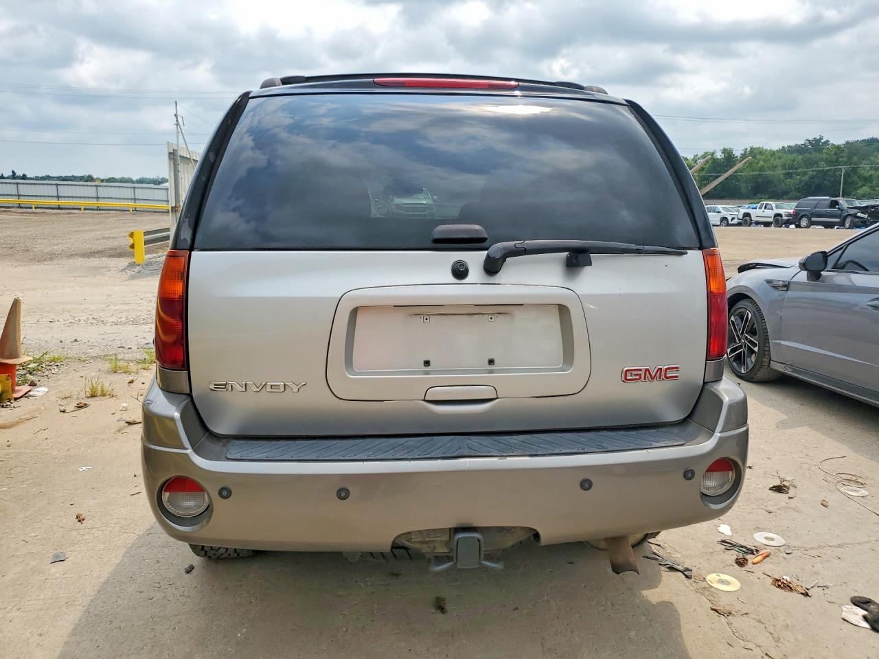 2006 Gmc Envoy Beige vin: 1GKDT13S762340775