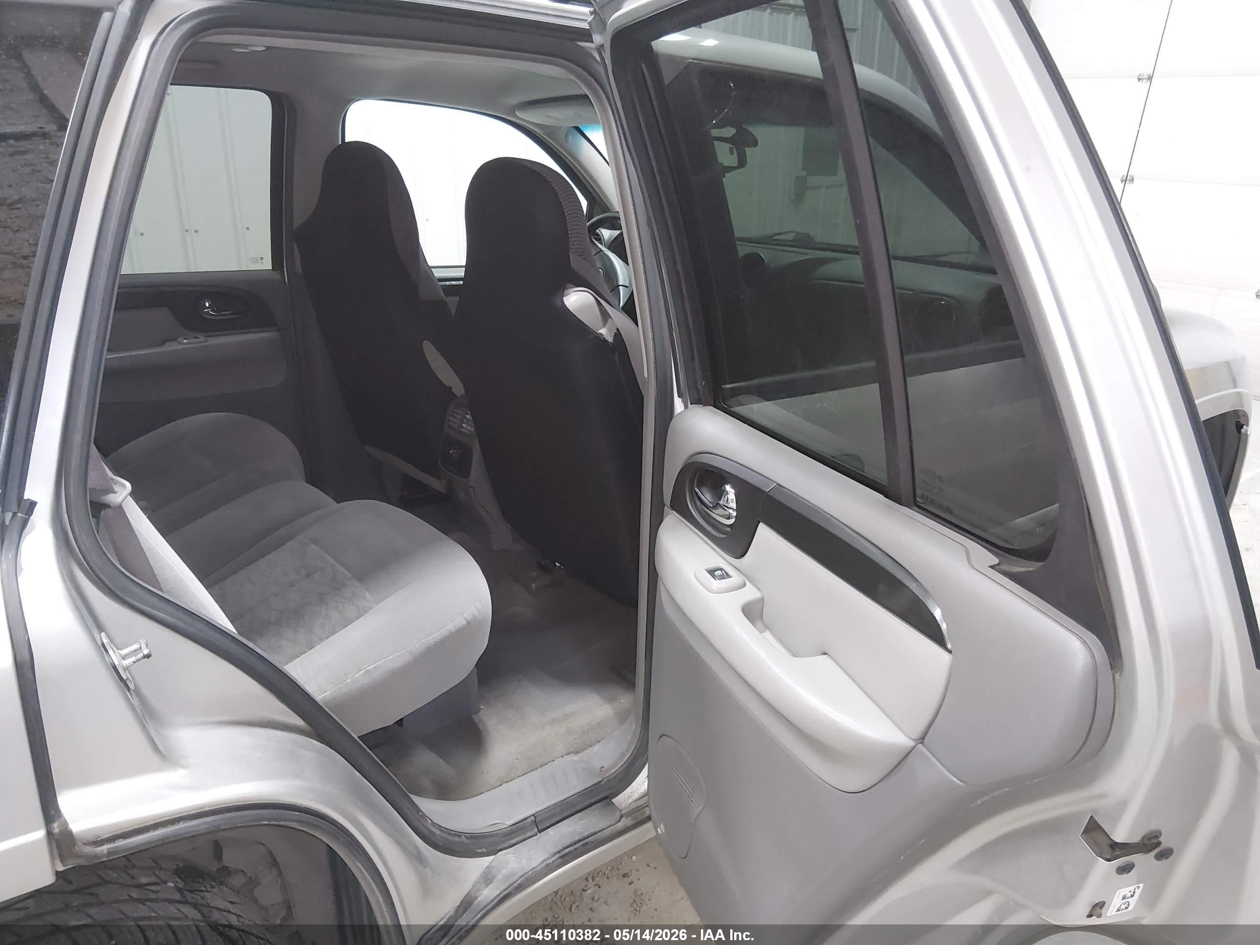 2005 Gmc Envoy Sle Silver vin: 1GKDT13S952323751