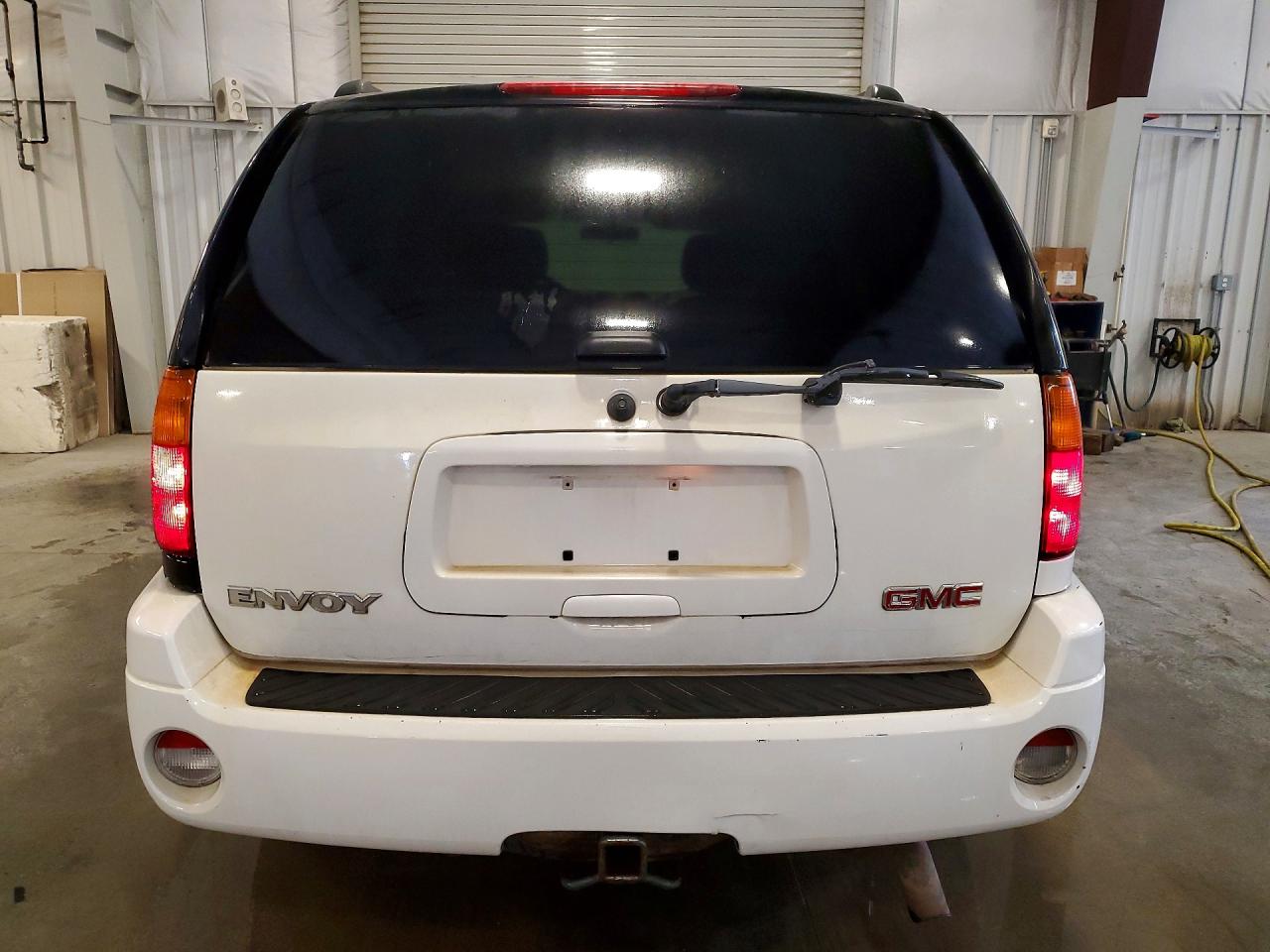 2004 Gmc Envoy White vin: 1GKDT13SX42114968