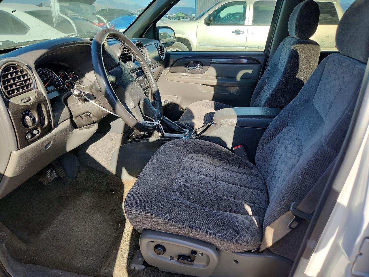 2004 Gmc Envoy White vin: 1GKDT13SX42397811