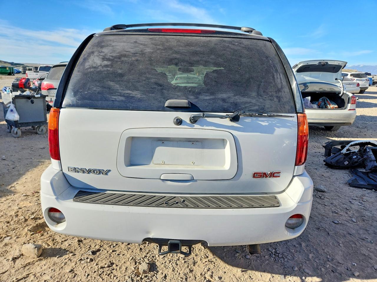 2004 Gmc Envoy White vin: 1GKDT13SX42397811