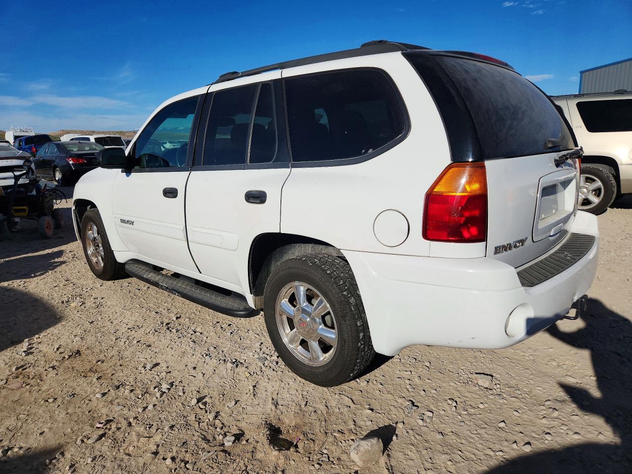 2004 Gmc Envoy White vin: 1GKDT13SX42397811