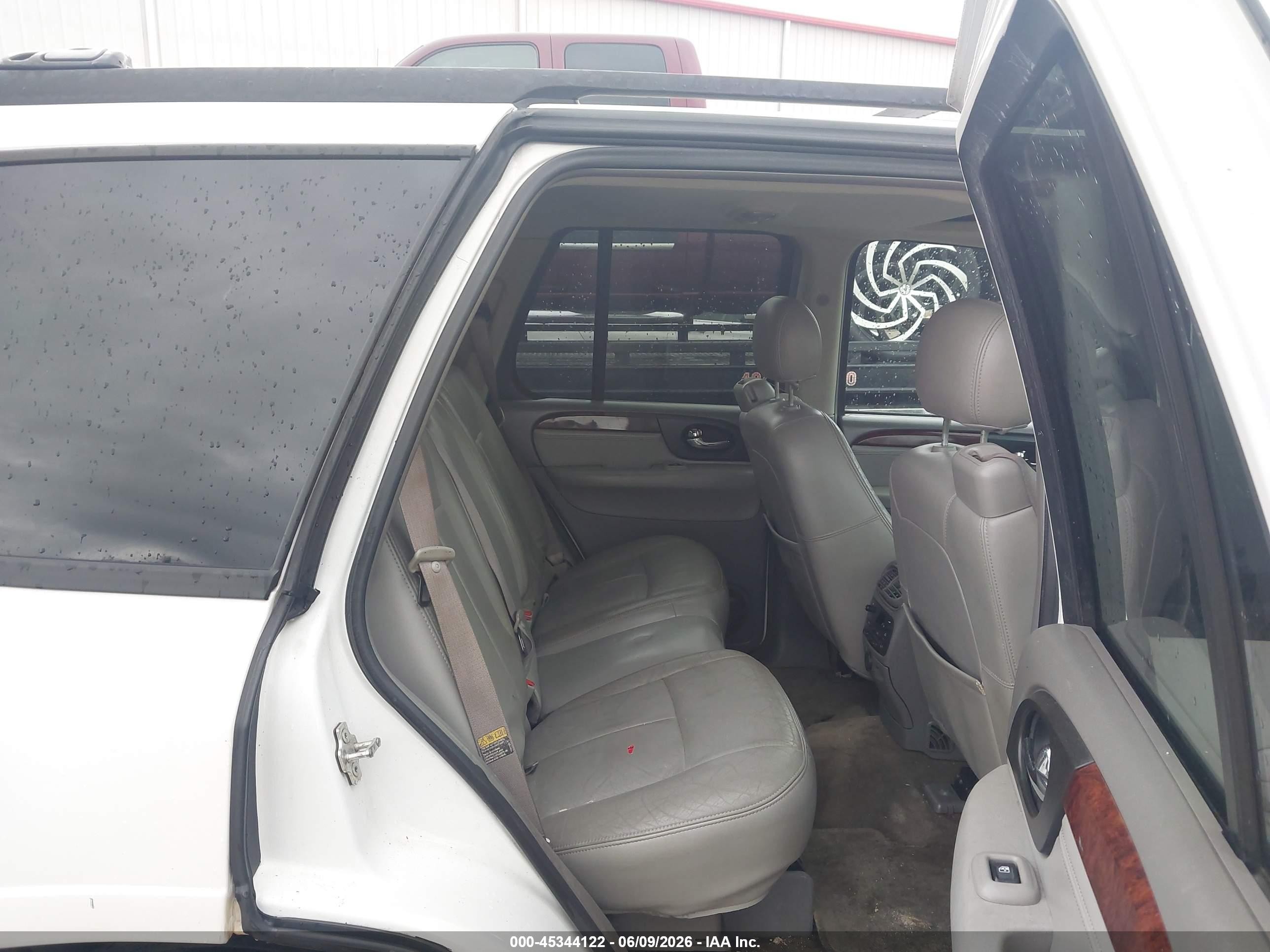 2005 Gmc Envoy Slt White vin: 1GKDT13SX52153089