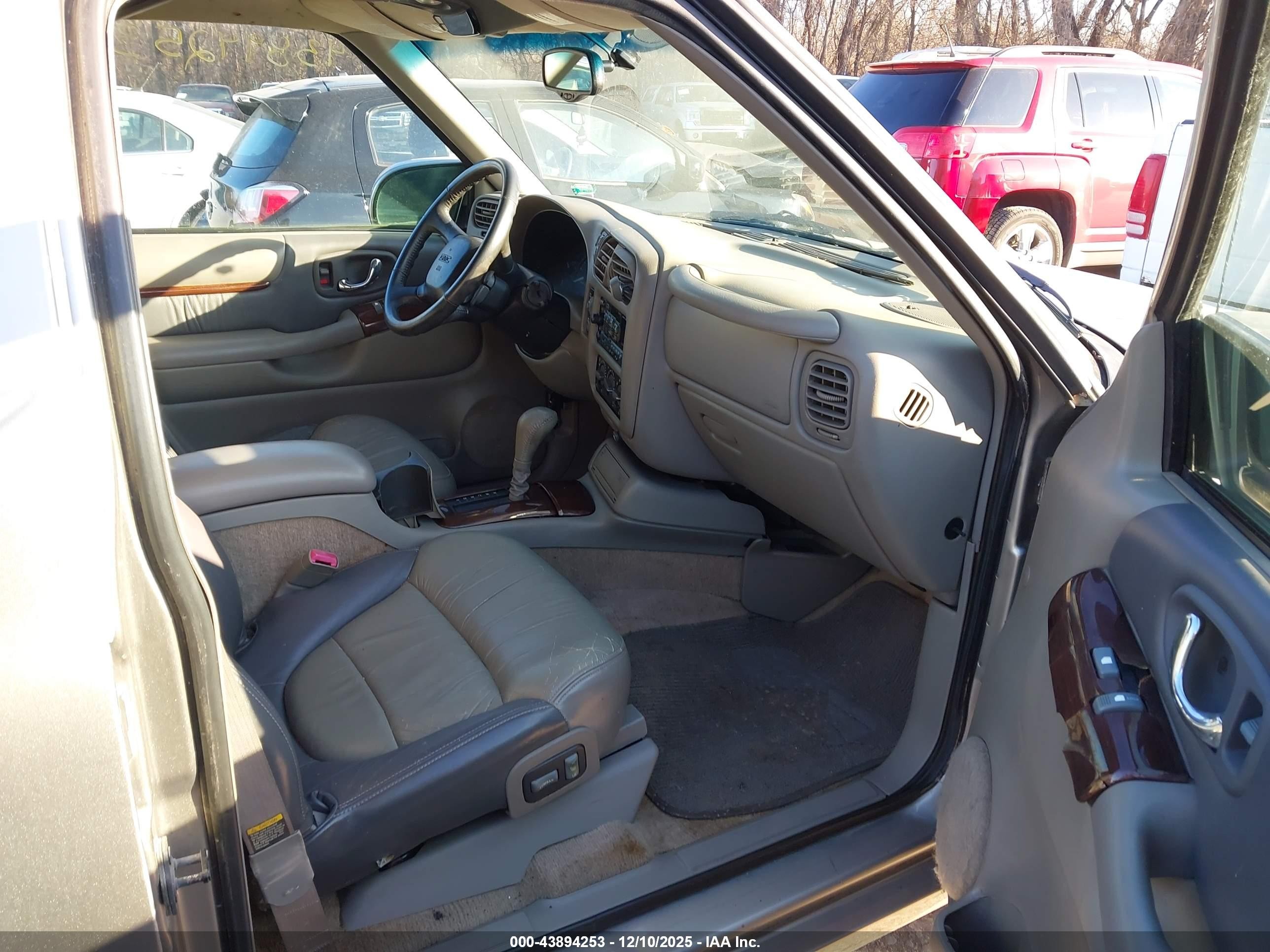 1999 Gmc Envoy   Silver vin: 1GKDT13W0X2952675