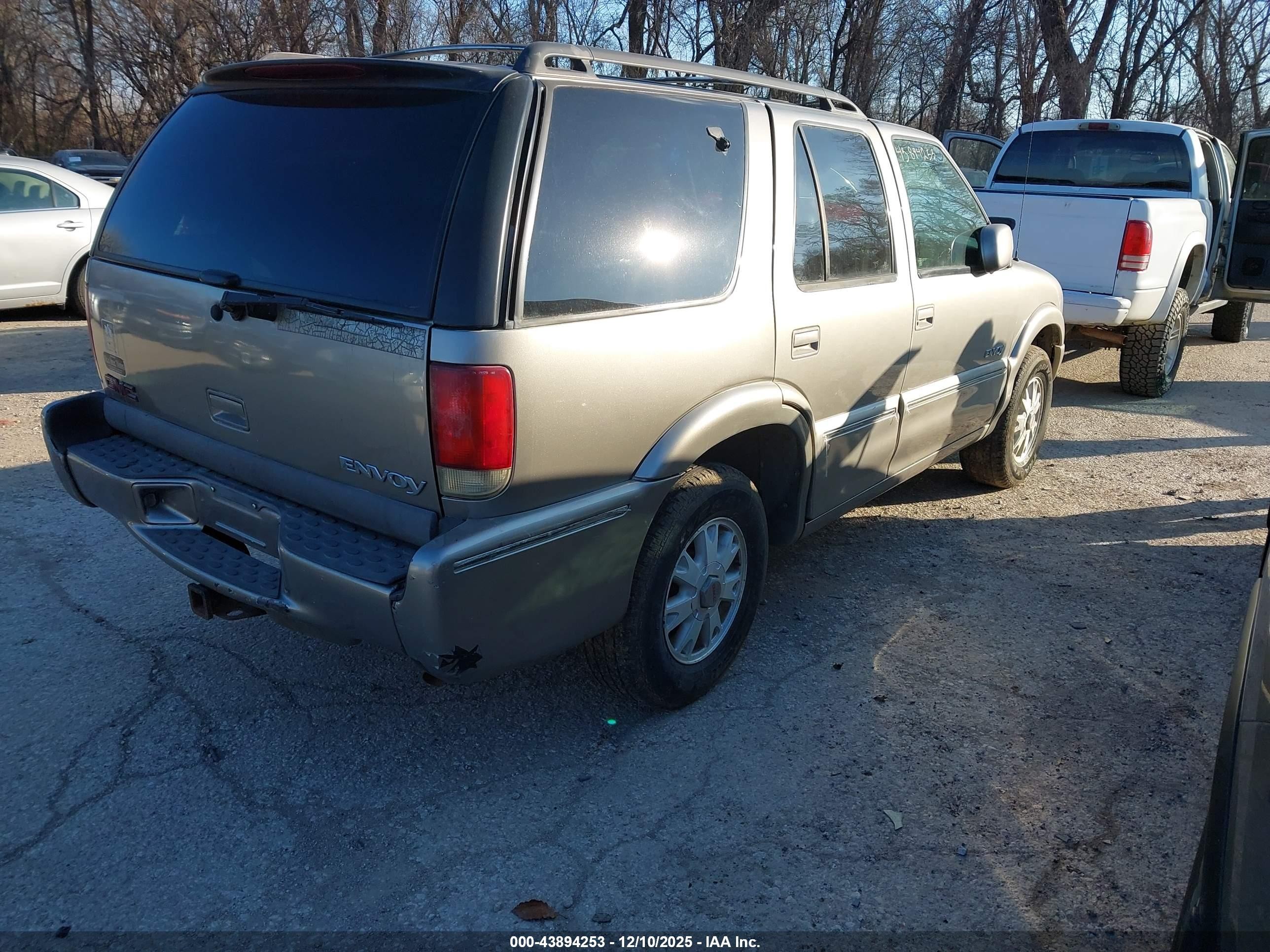 1999 Gmc Envoy   Silver vin: 1GKDT13W0X2952675