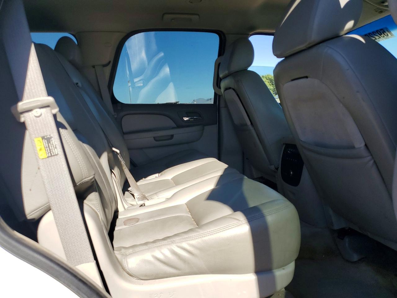 2007 Gmc Yukon White vin: 1GKEC13J87R117228