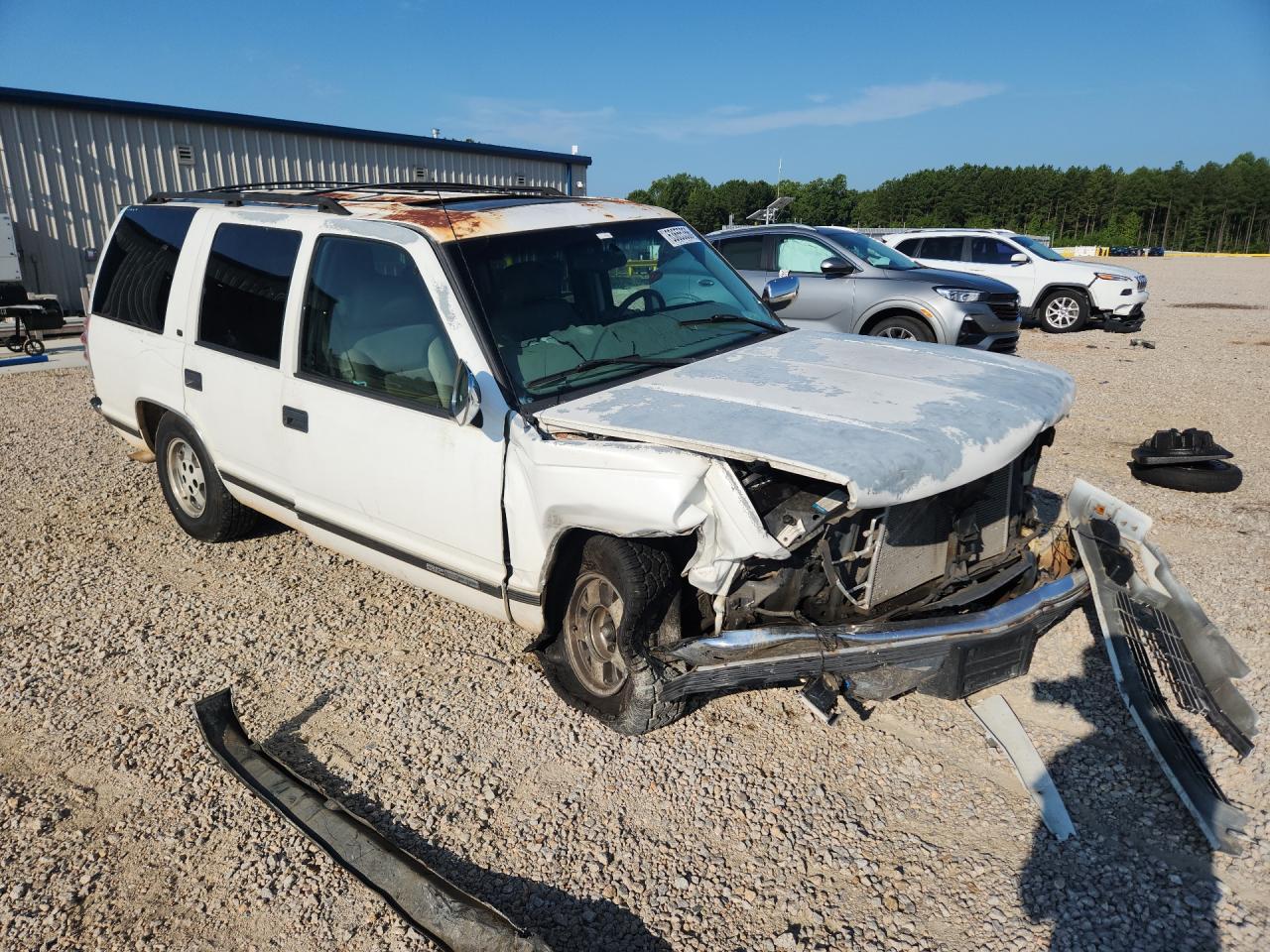 1999 Gmc Yukon White vin: 1GKEC13R2XJ789872